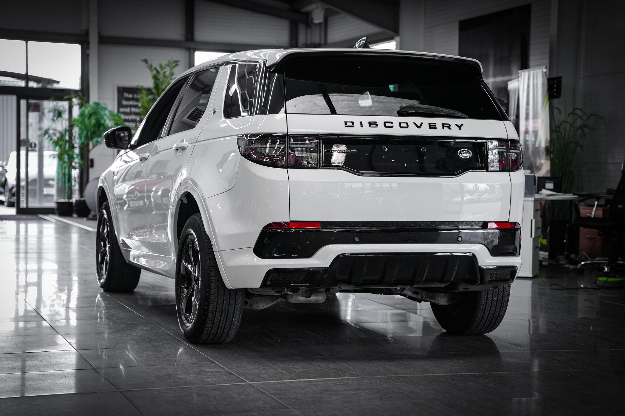Land Rover Discovery Sport view 13