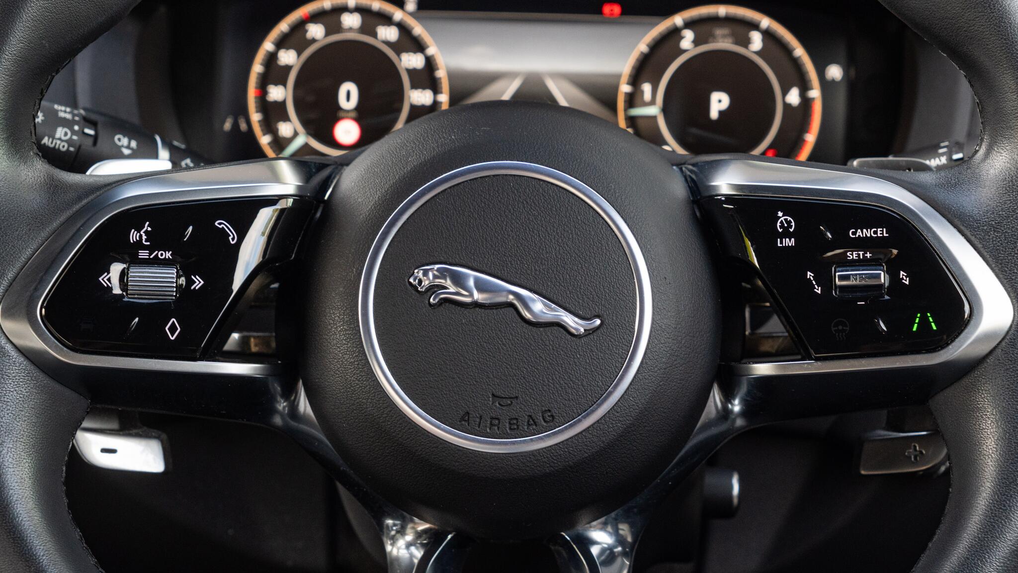 Jaguar Xe view 32