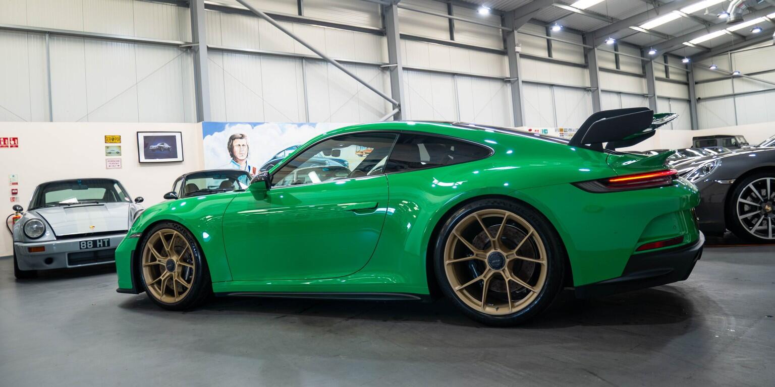 Porsche 911 view 7