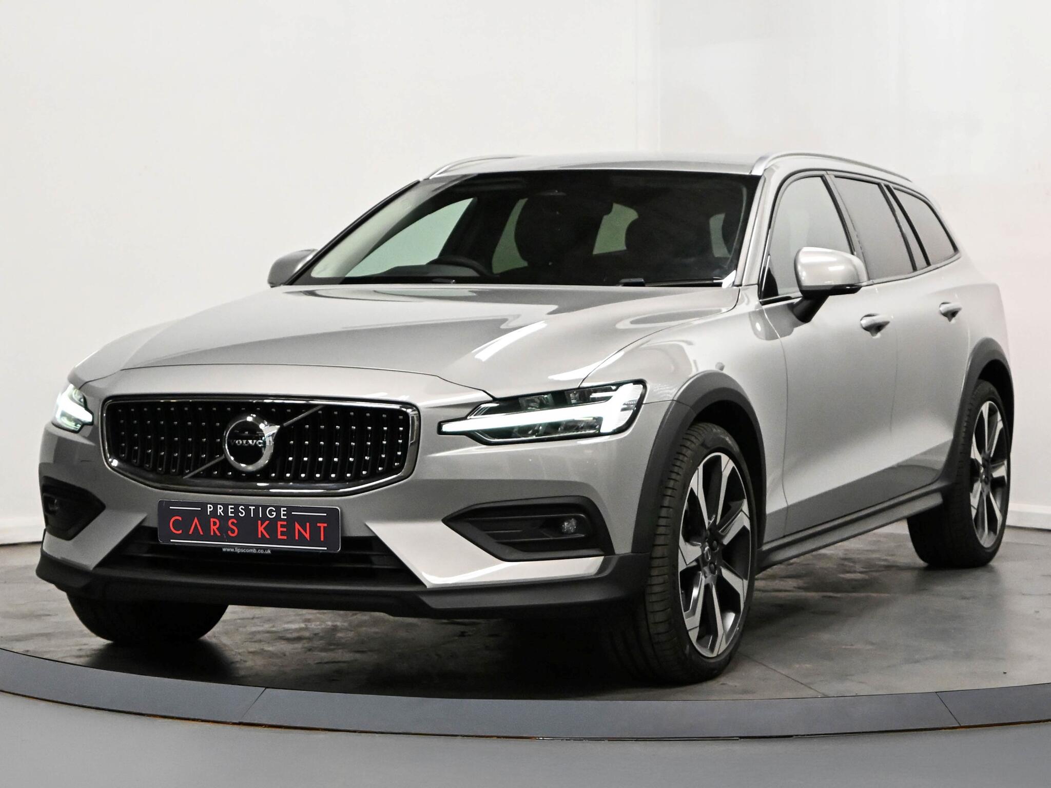Volvo V60 Cross Country view 6
