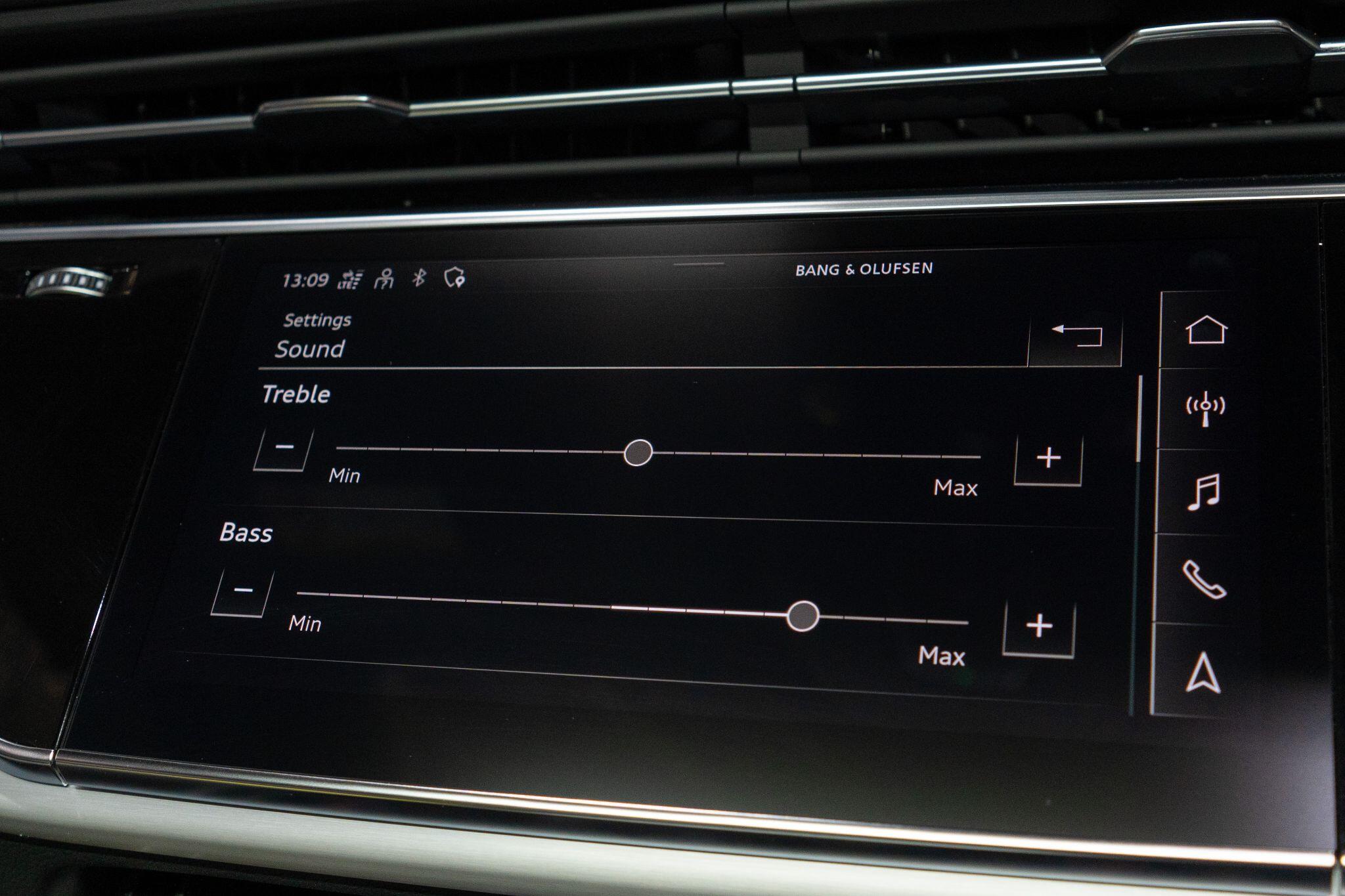 Audi SQ7 view 28