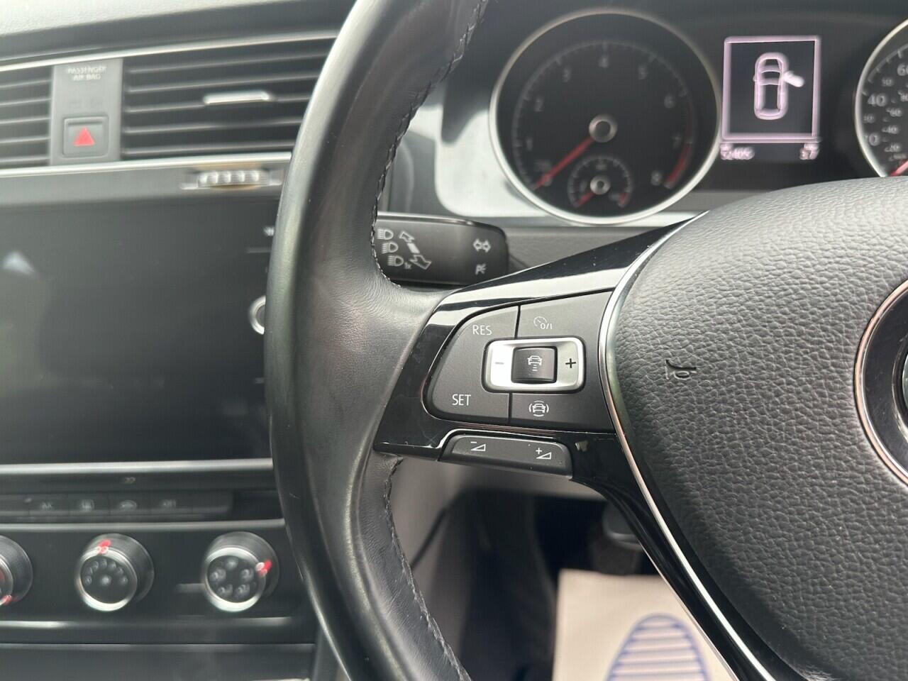 Volkswagen Golf view 30