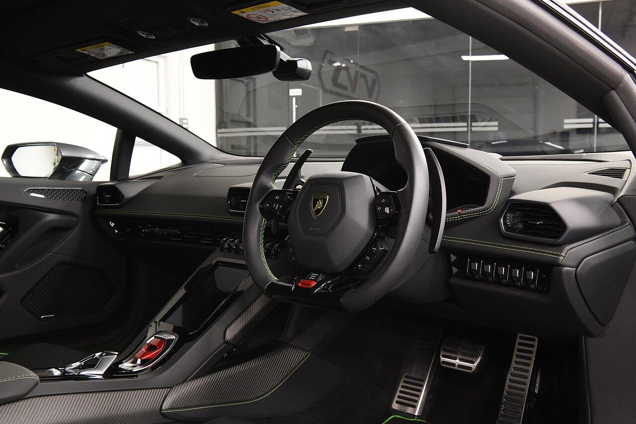 Lamborghini Huracan view 4