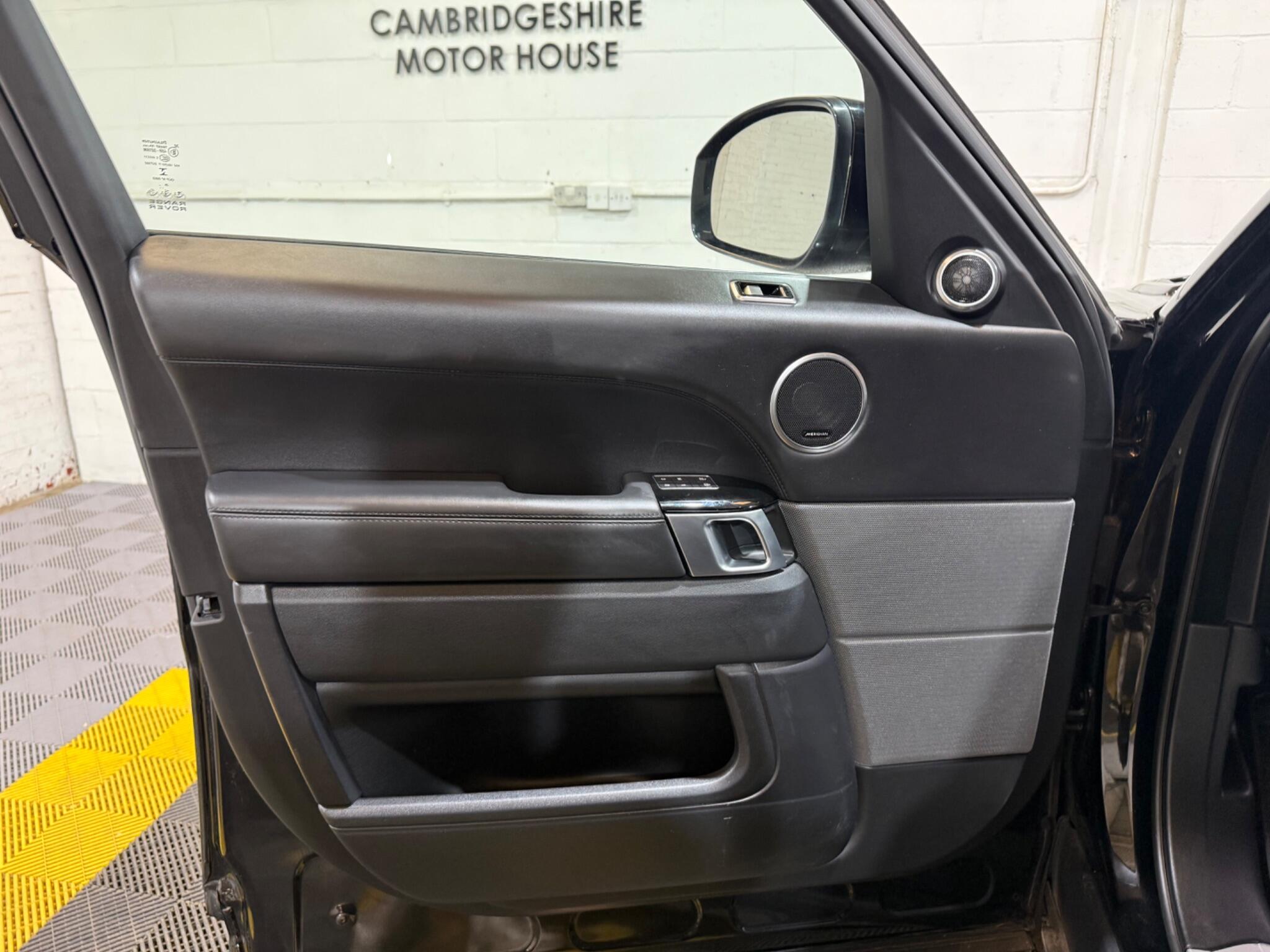 Land Rover Range Rover Sport view 45