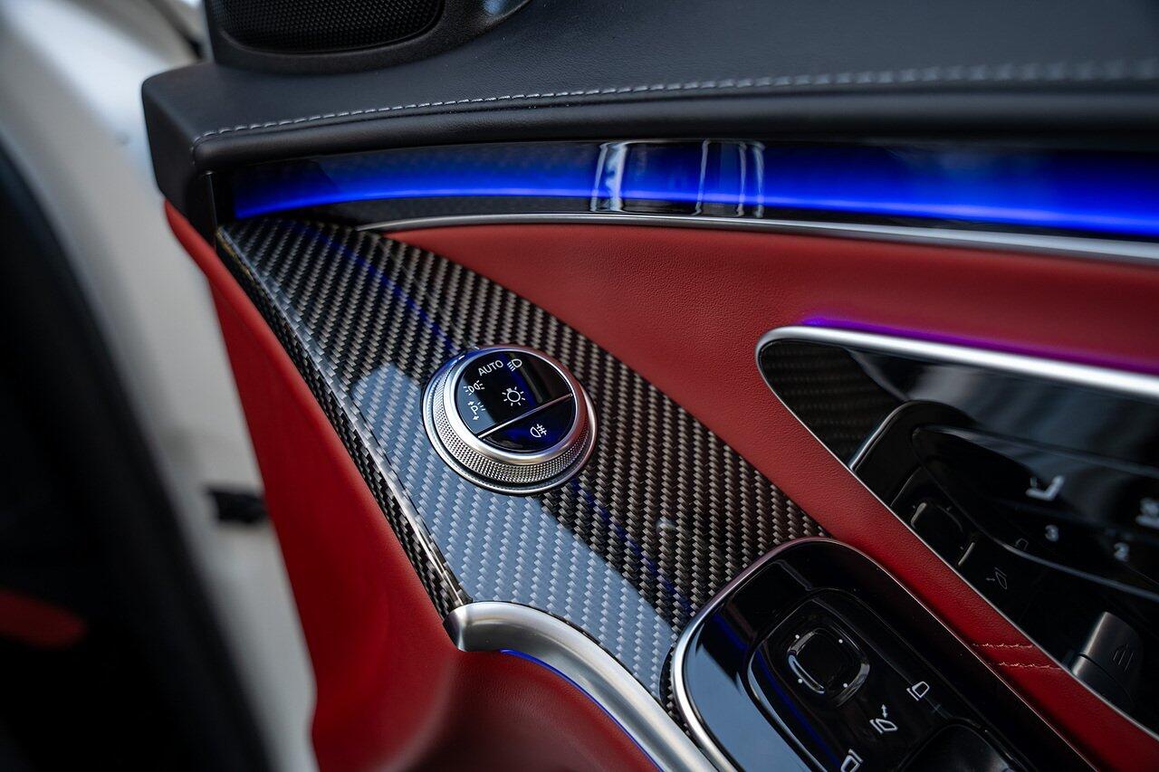 Mercedes-Benz S-Class view 49