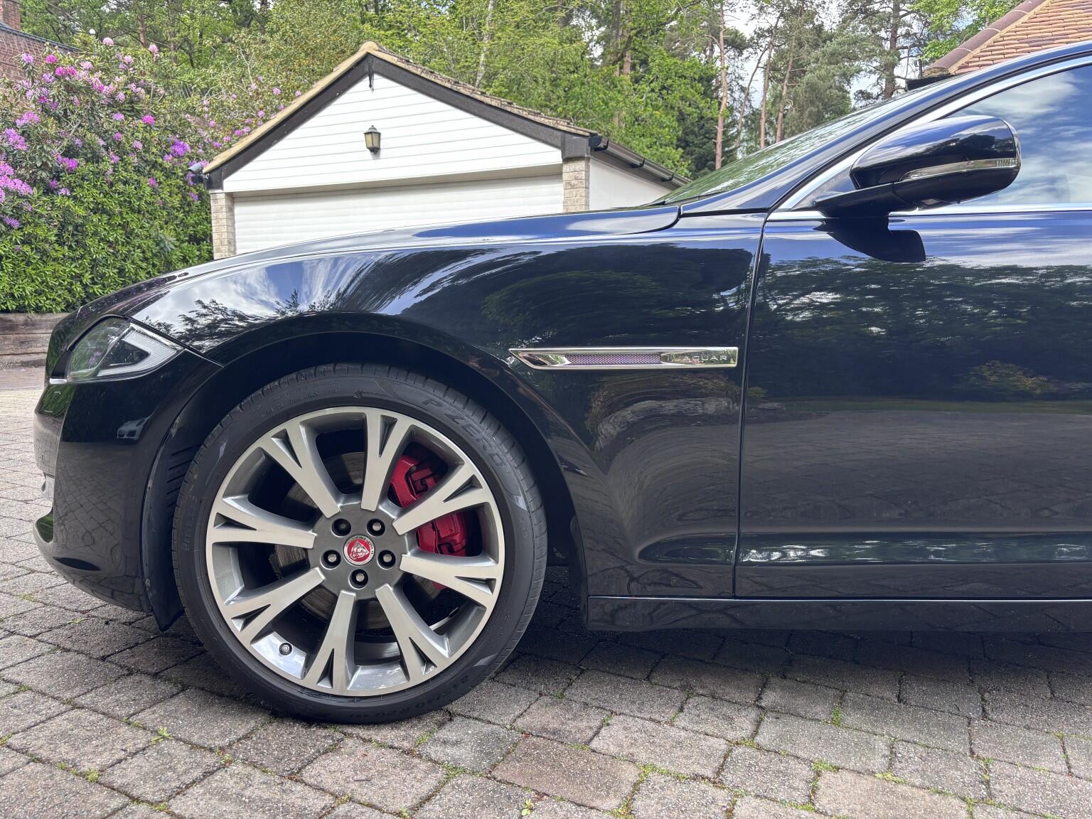 Jaguar XJ view 12