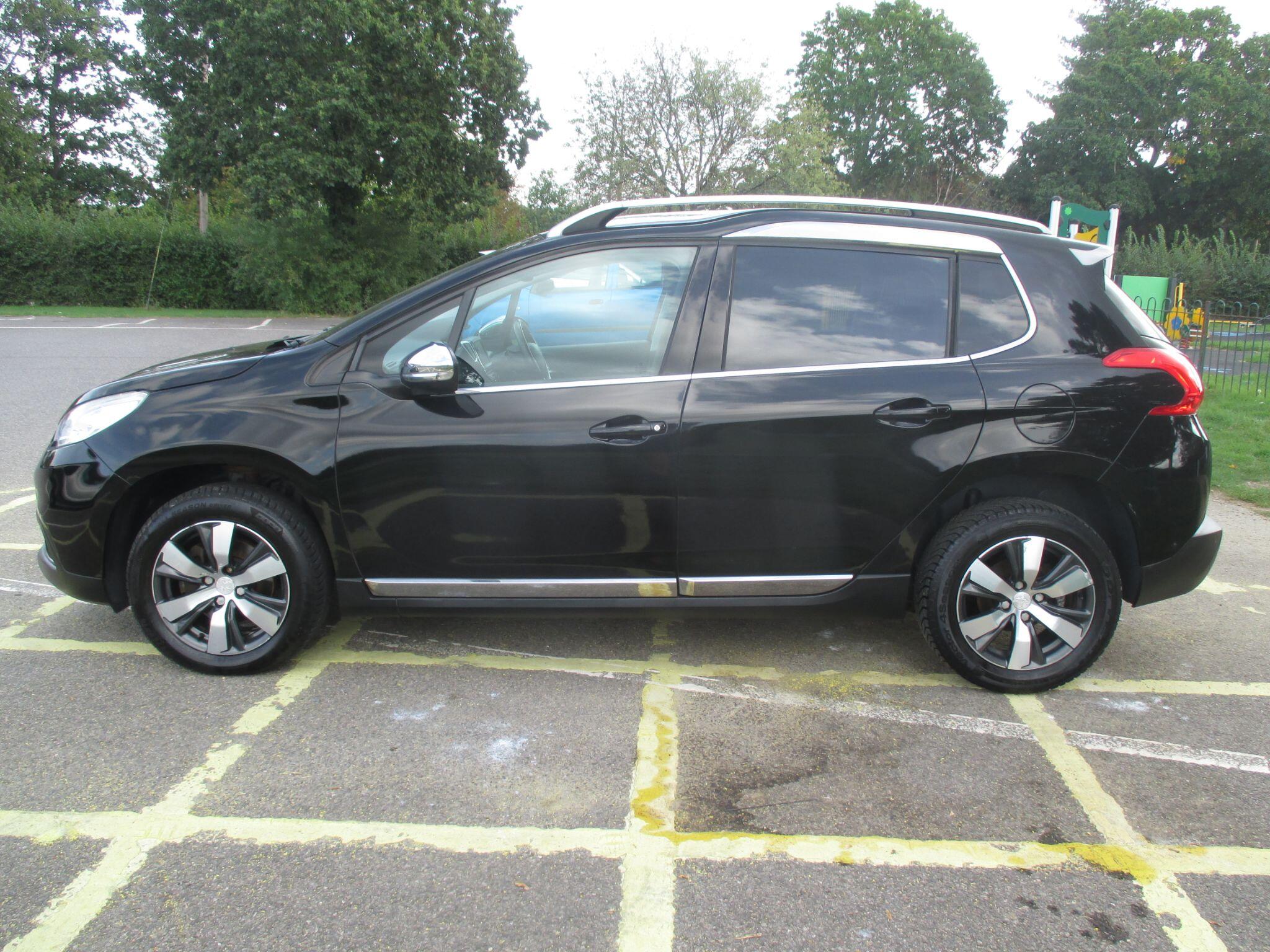 Peugeot 2008 view 16
