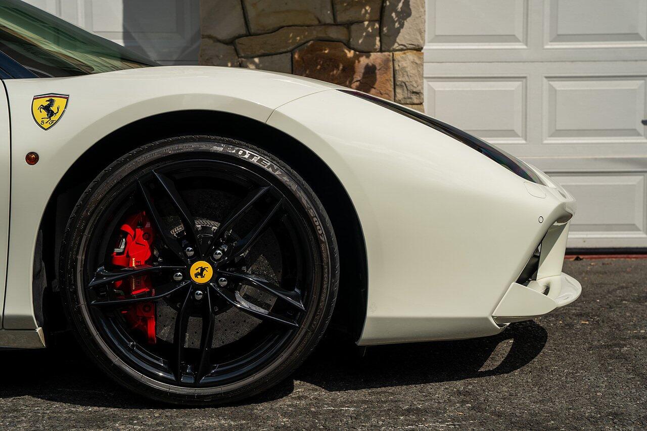 Ferrari 488 view 5