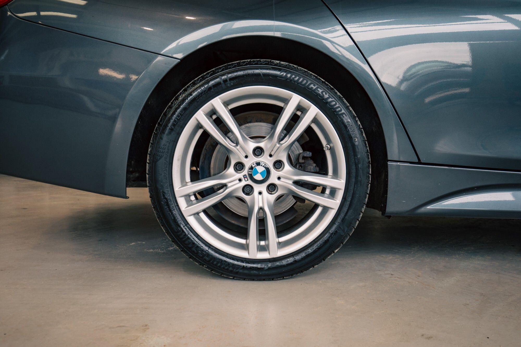 BMW 3 Series view 8