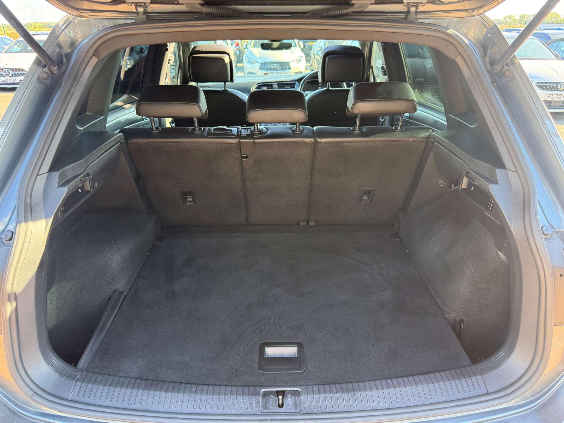 Volkswagen Tiguan view 30