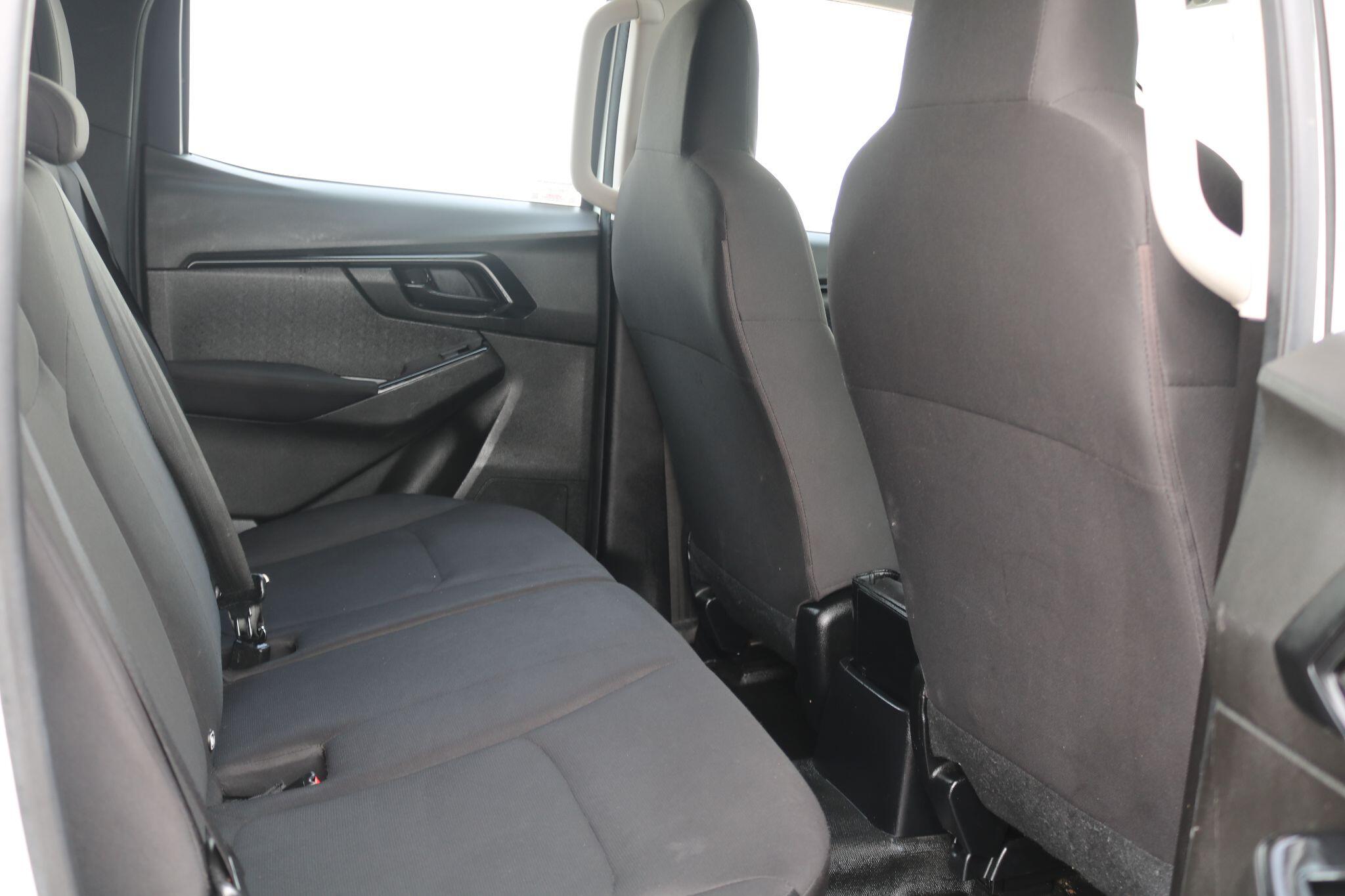 Isuzu D-Max view 11