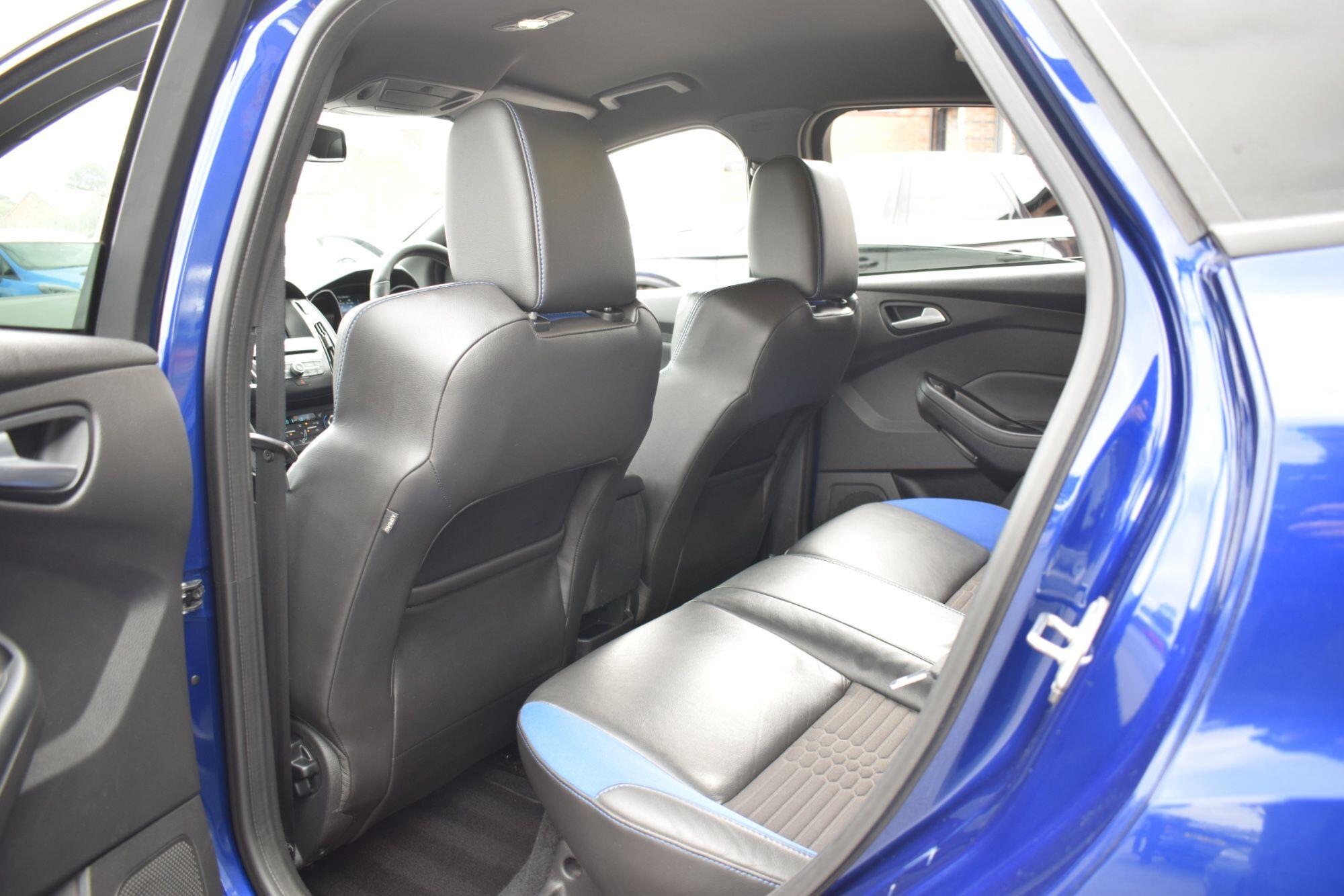 Ford Focus view 29
