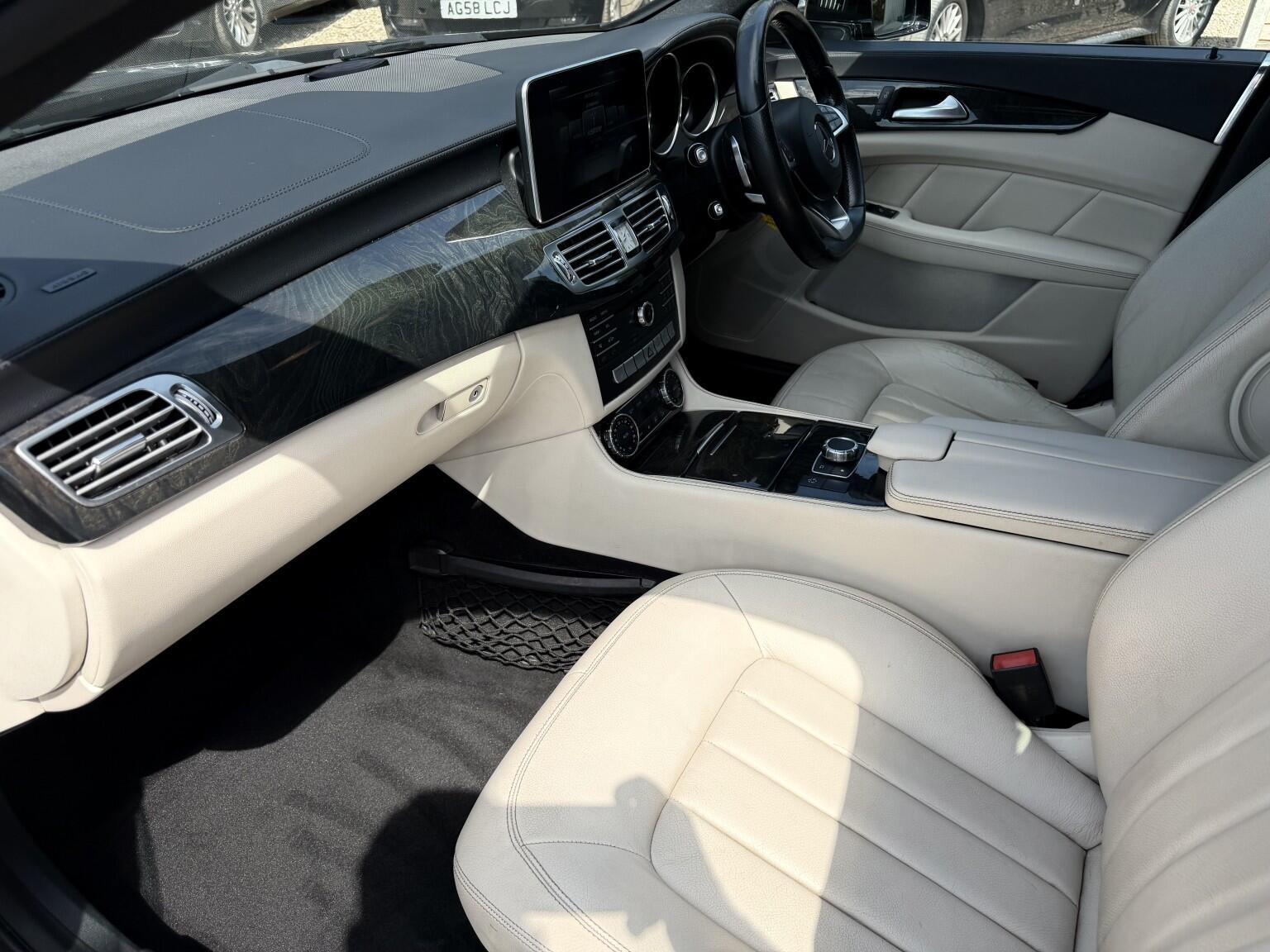 Mercedes-Benz CLS view 16