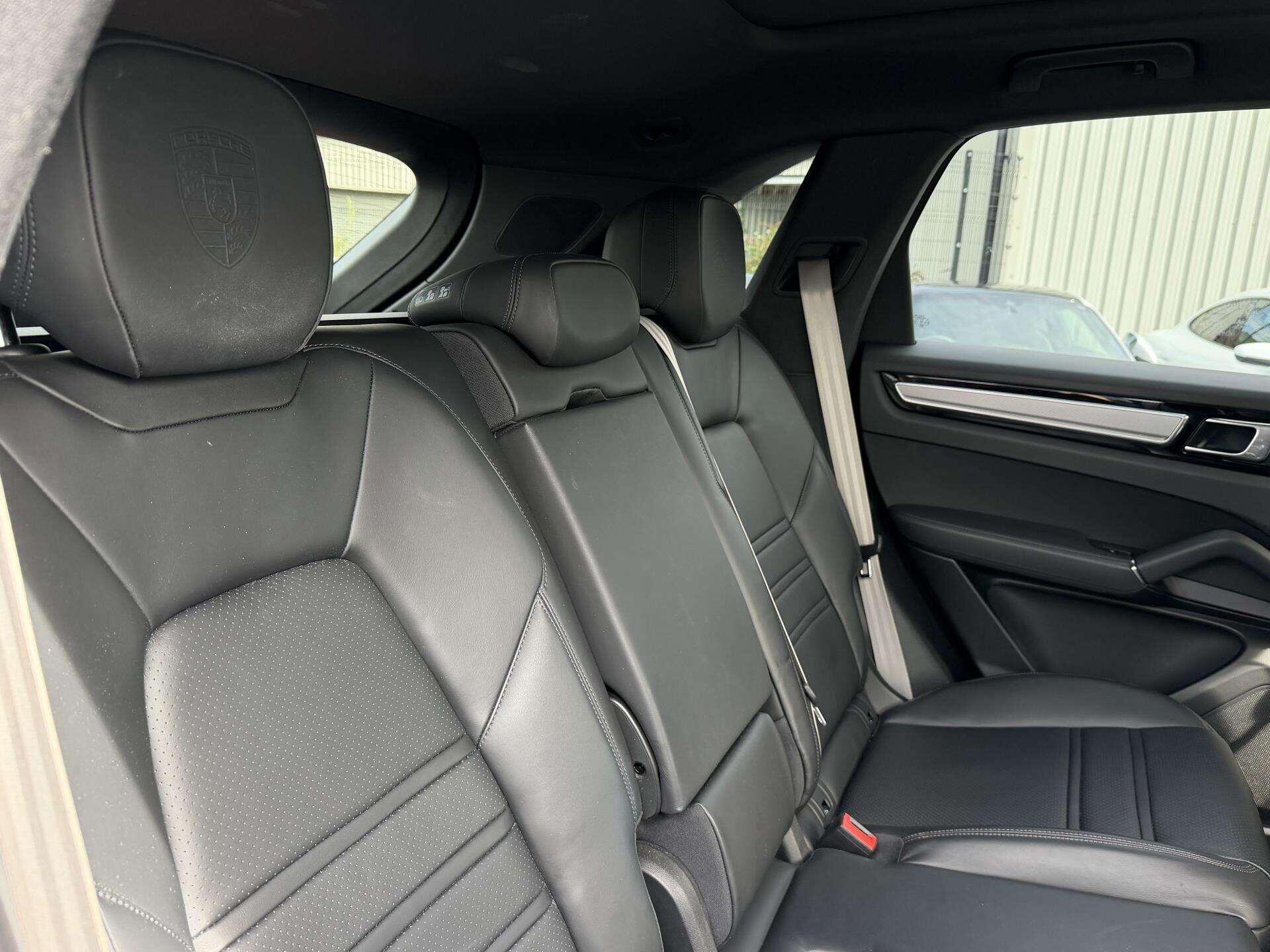 Porsche Cayenne view 14