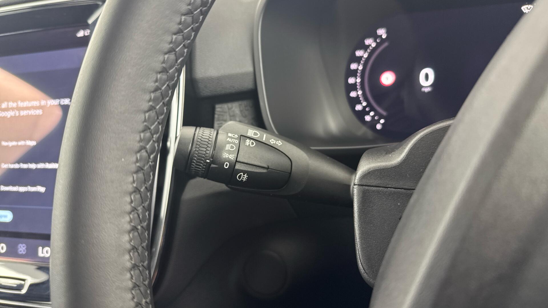 Volvo EX40 view 34