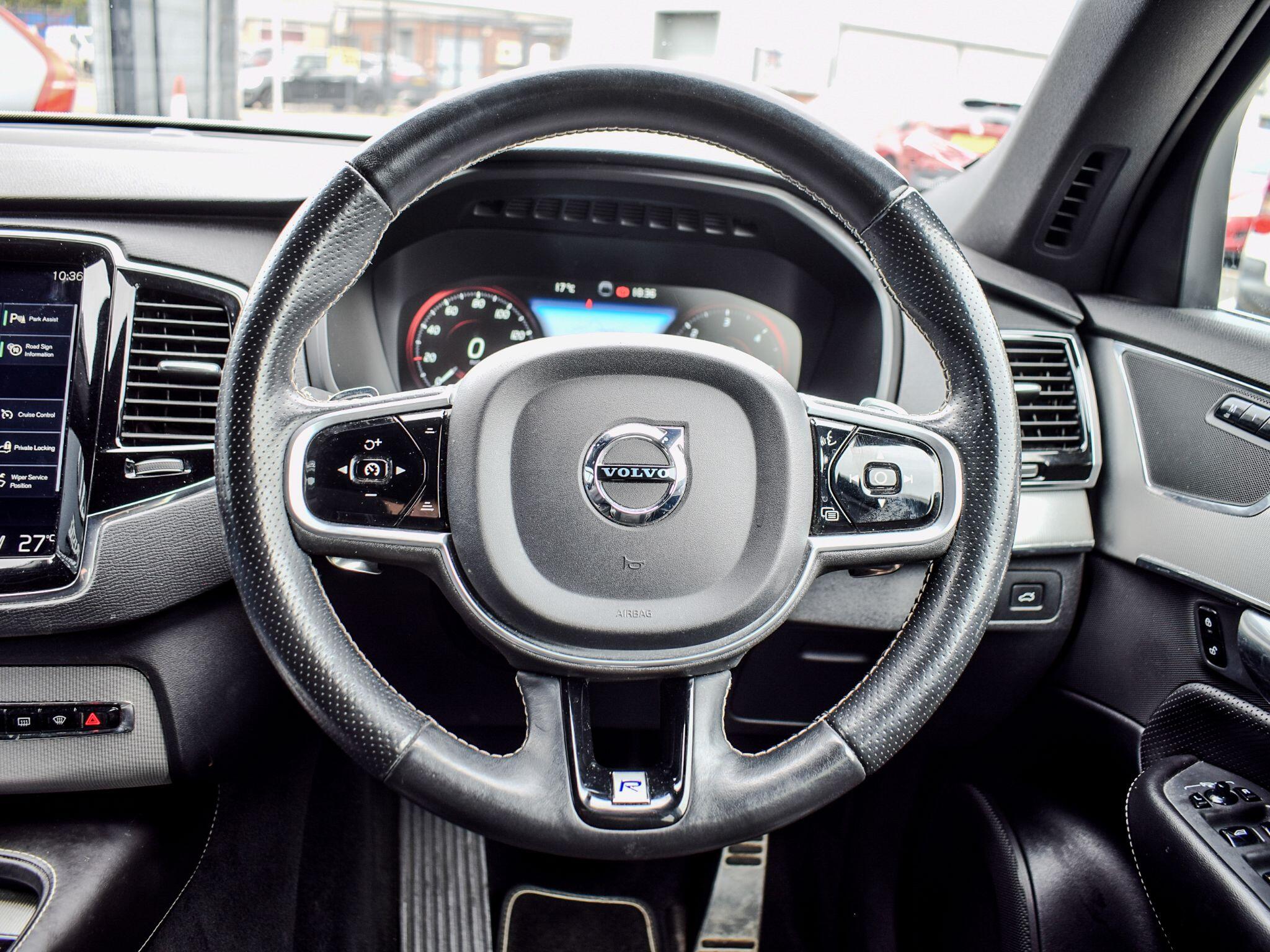 Volvo XC90 view 19