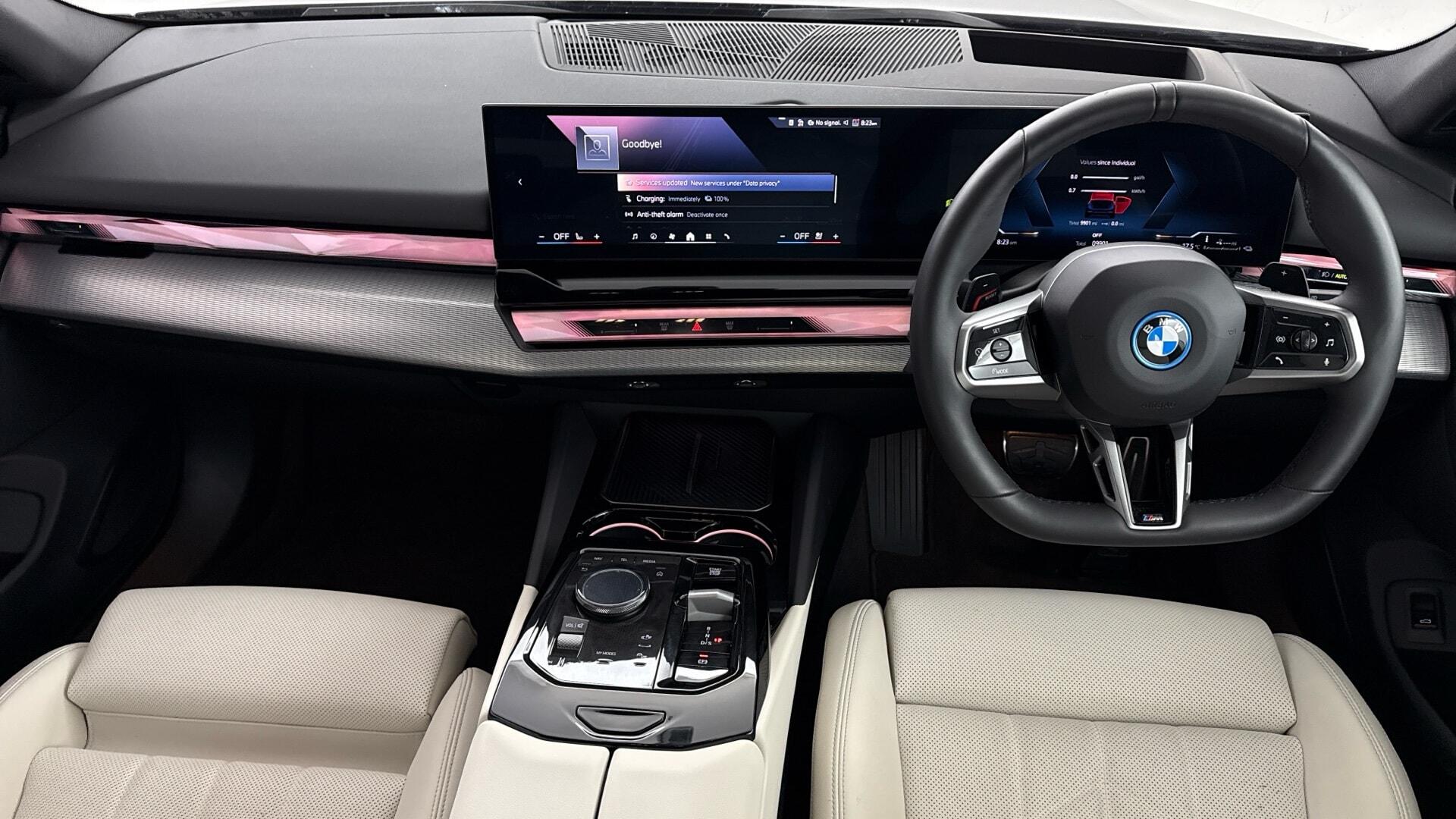 BMW 5 Series view 4
