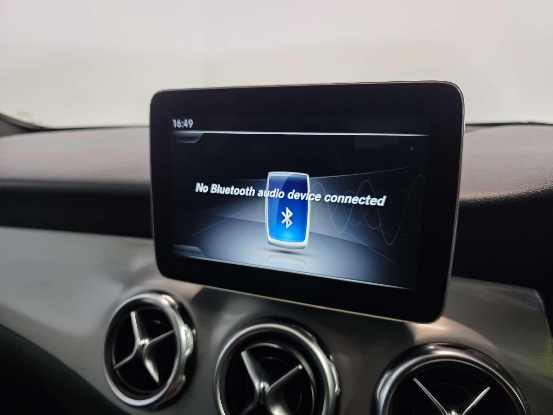 Mercedes-Benz GLA view 30
