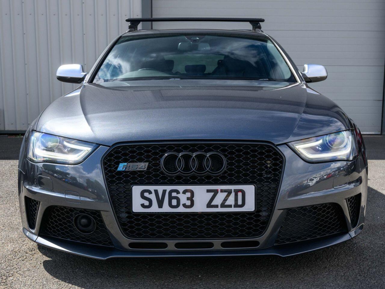 Audi RS4 view 4