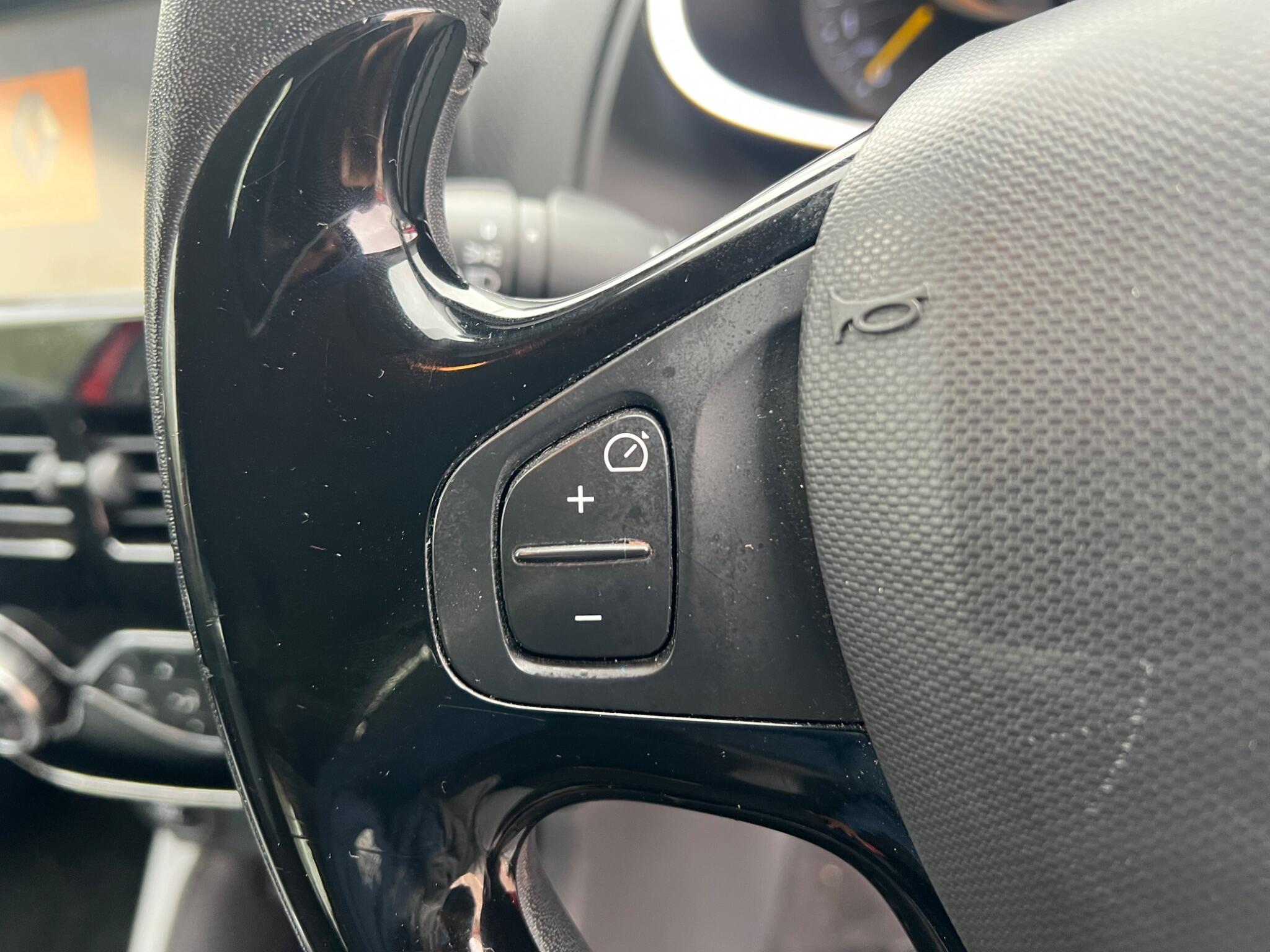 Renault Clio view 30