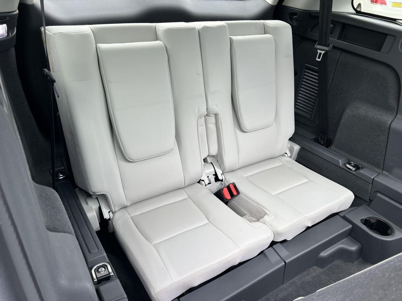 Land Rover Discovery Sport view 27