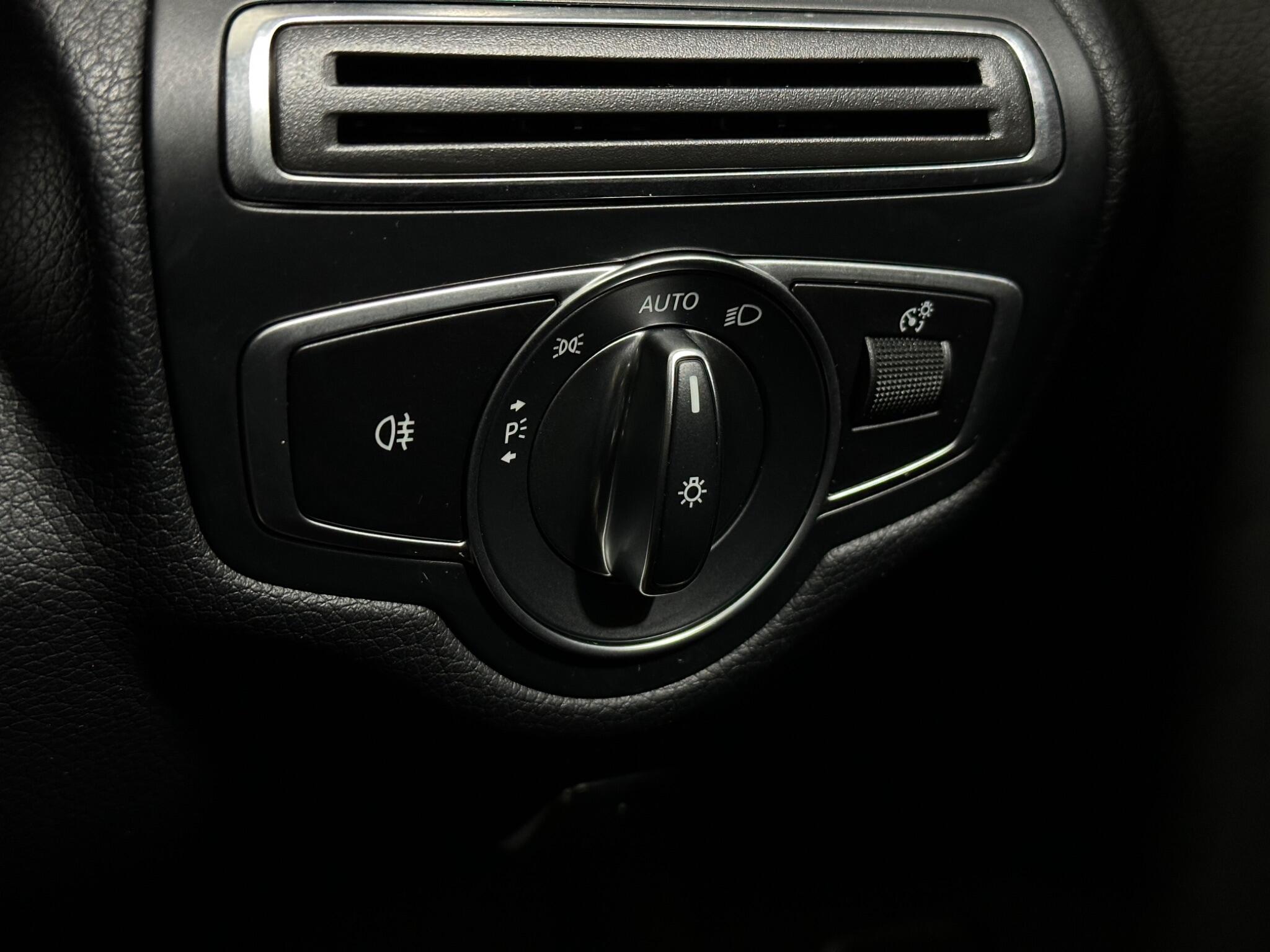 Mercedes-Benz C-Class view 18