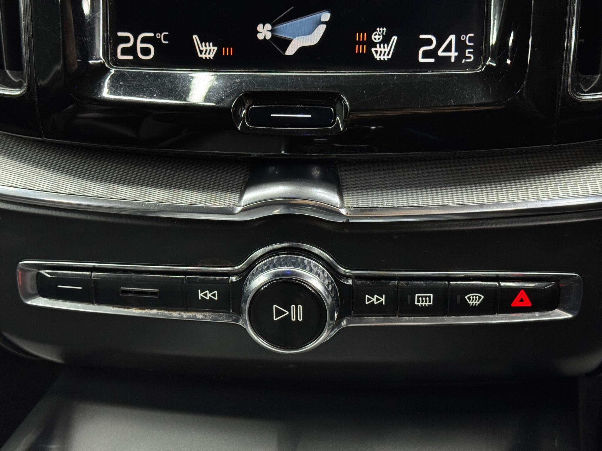 Volvo XC60 view 28