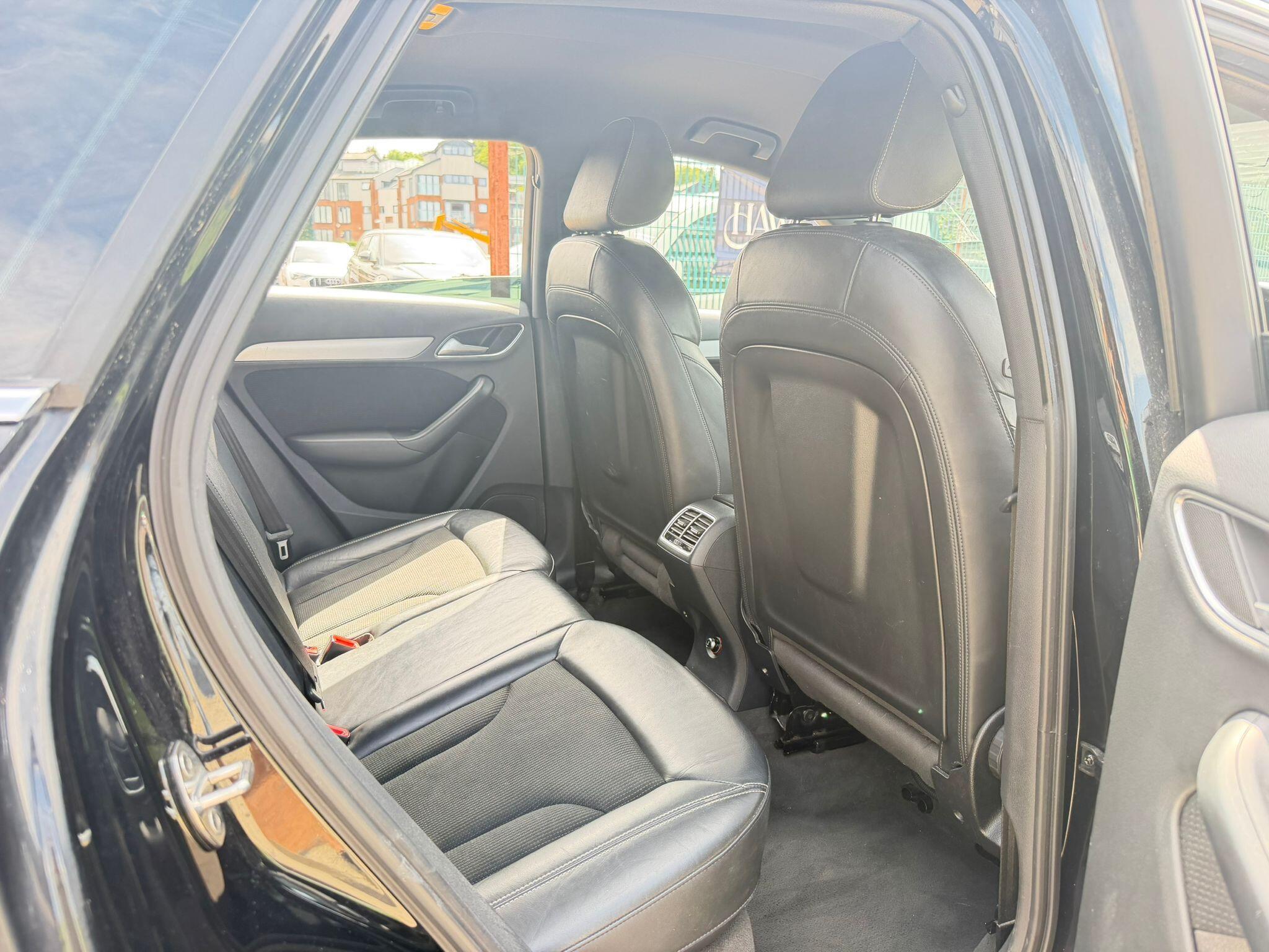 Audi Q3 view 14