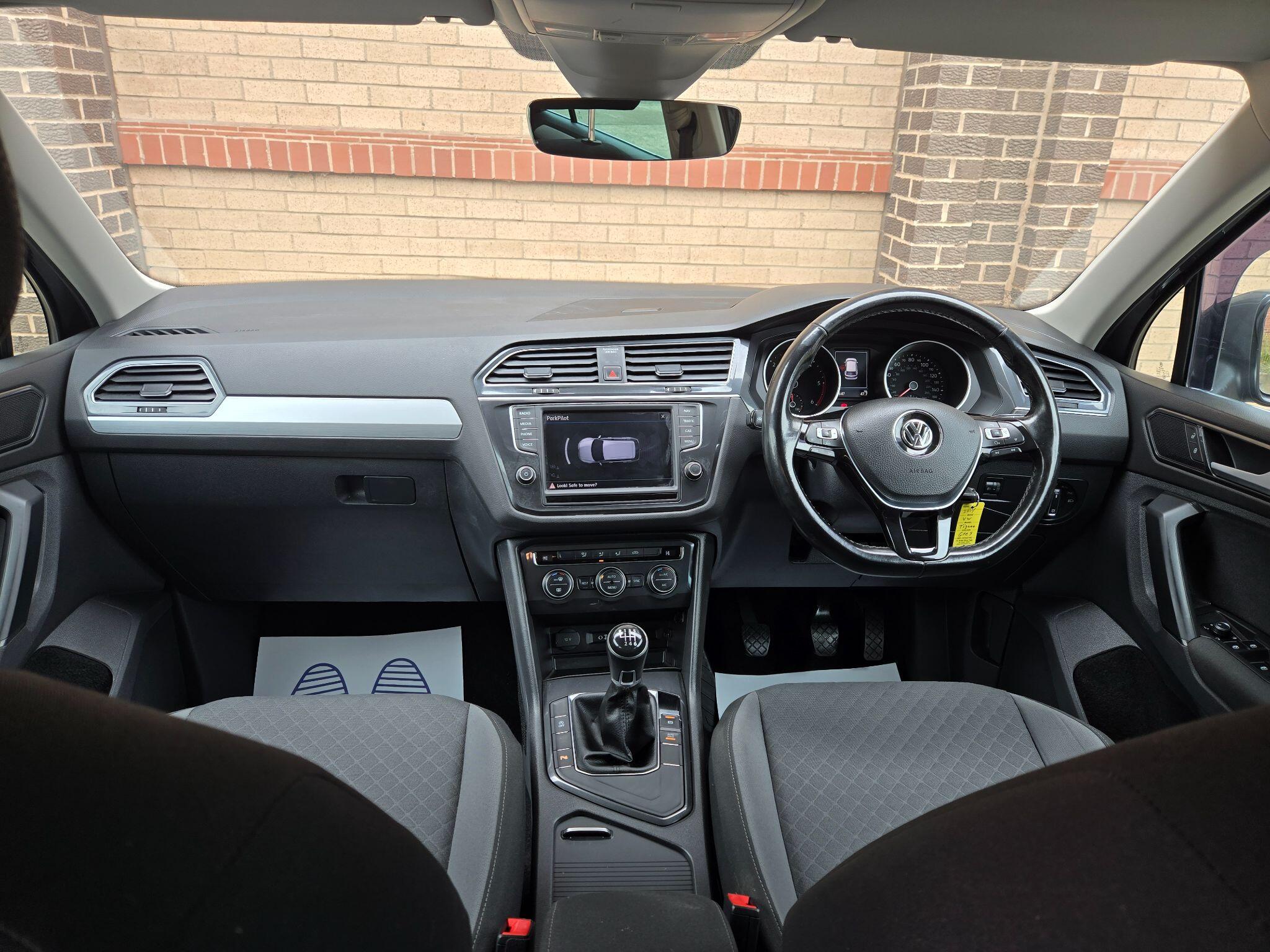 2017 Volkswagen Tiguan 2.0 TDI BlueMotion Tech SE Navigation Euro 6 (s/s) 5dr • 57,000 miles image 10