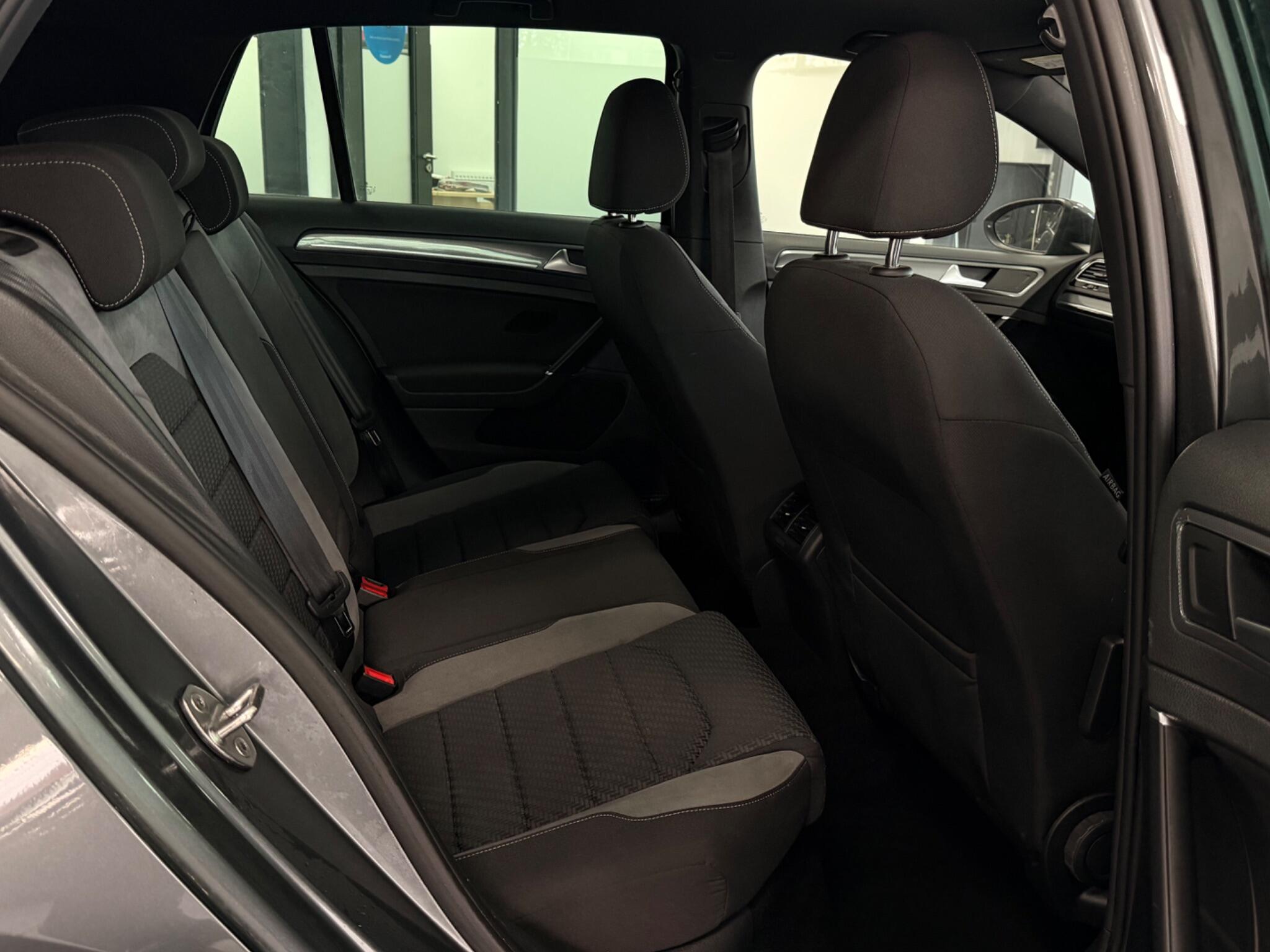 Volkswagen Golf view 20