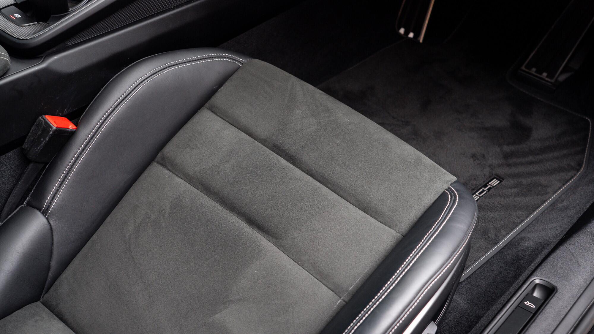Porsche 911 view 36