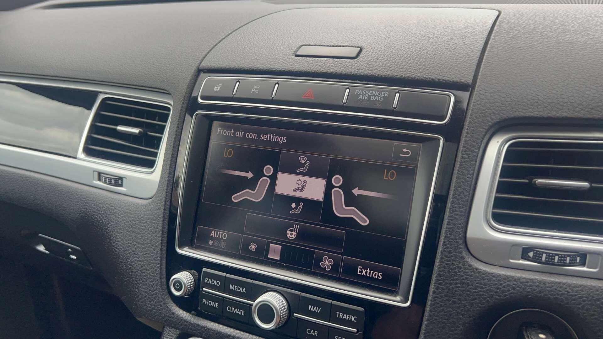 Volkswagen Touareg view 28