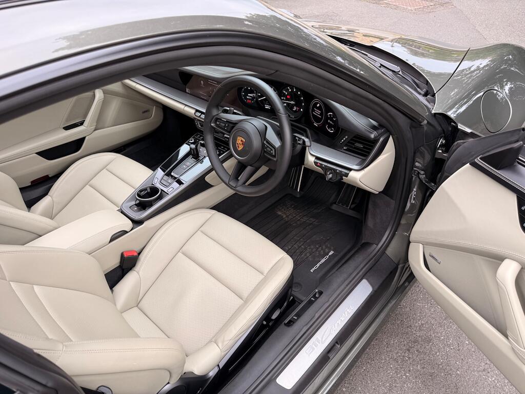Porsche 911 view 44