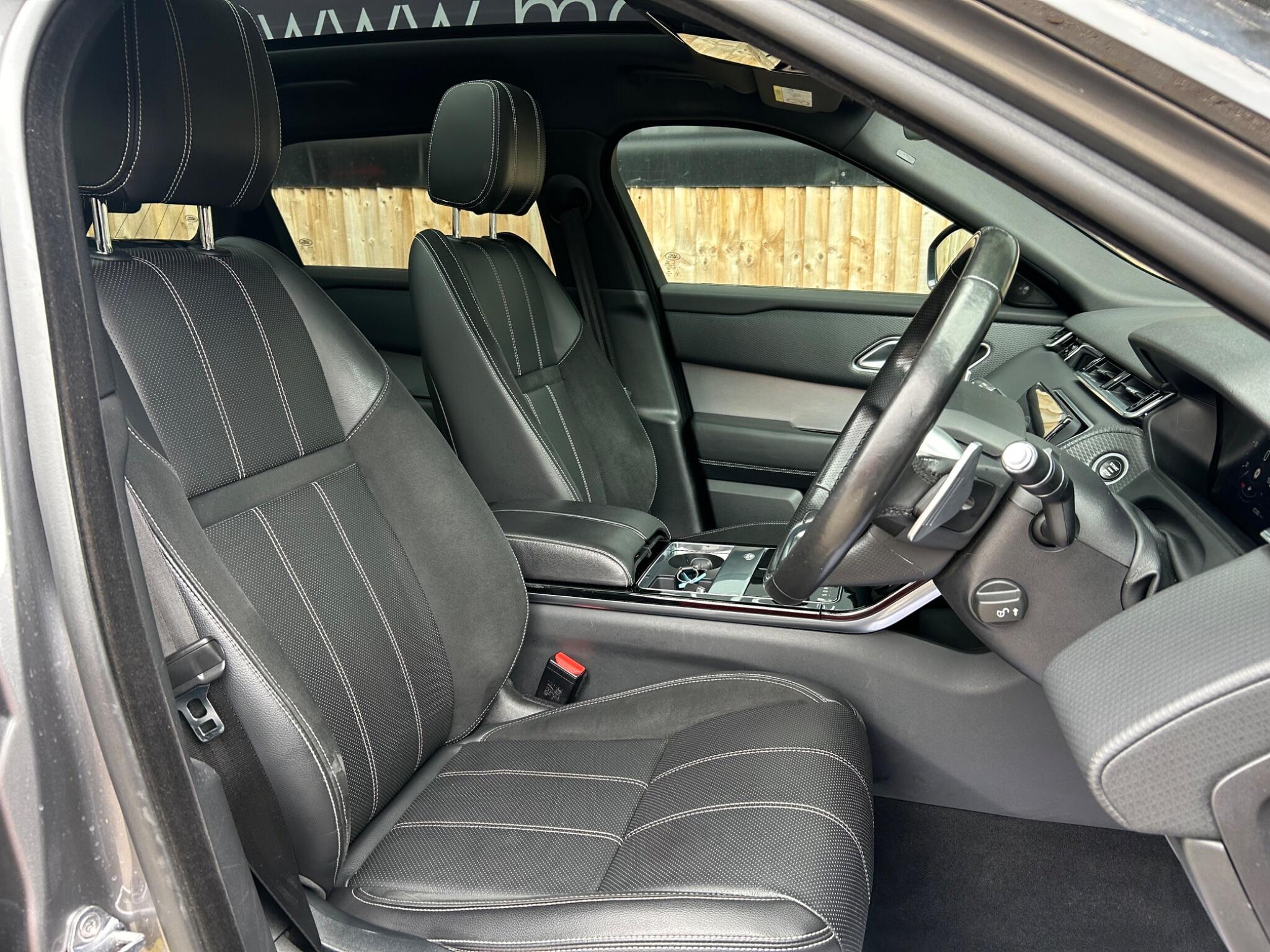 Land Rover Range Rover Velar view 3