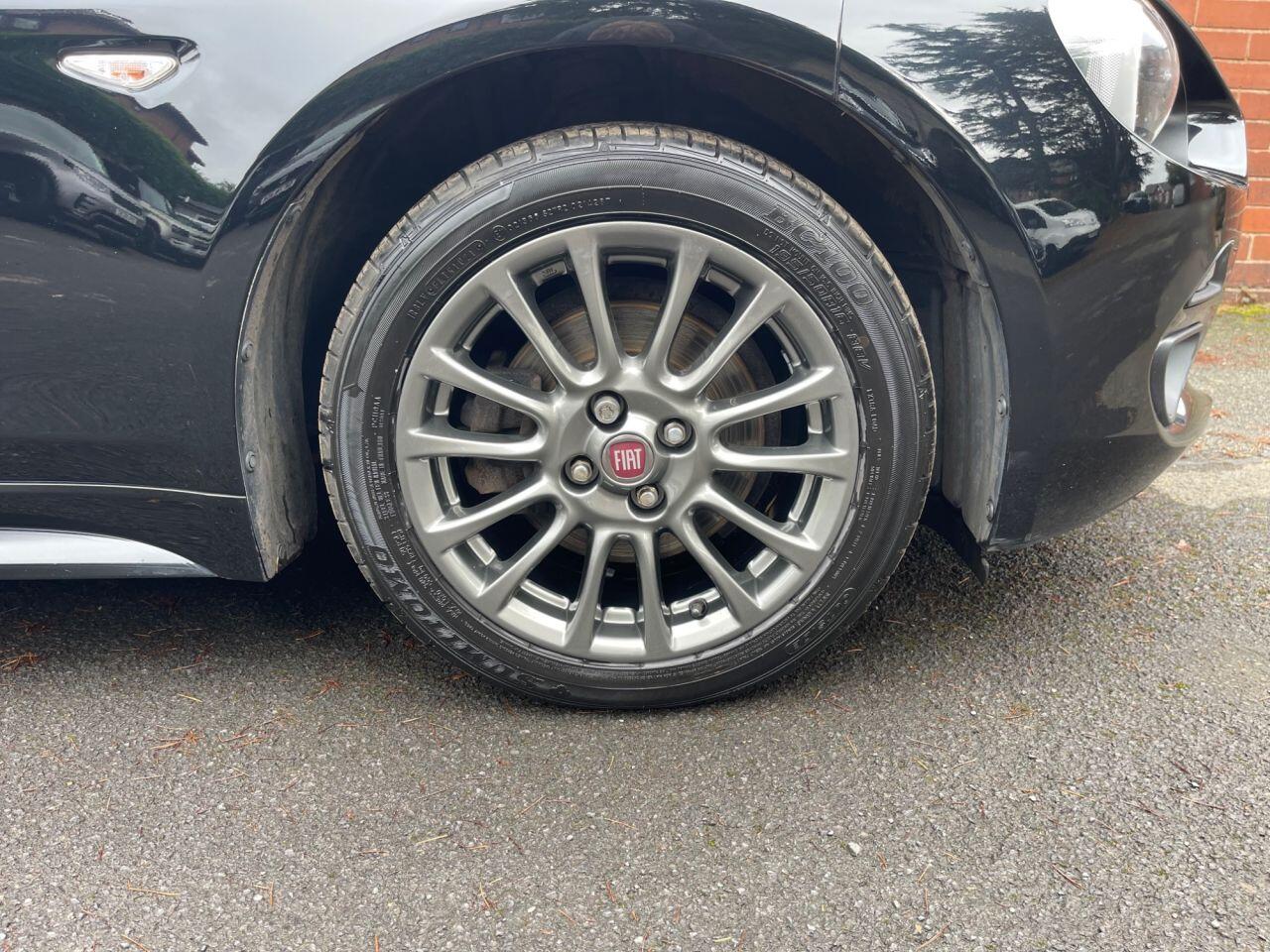 Fiat 124 Spider view 3