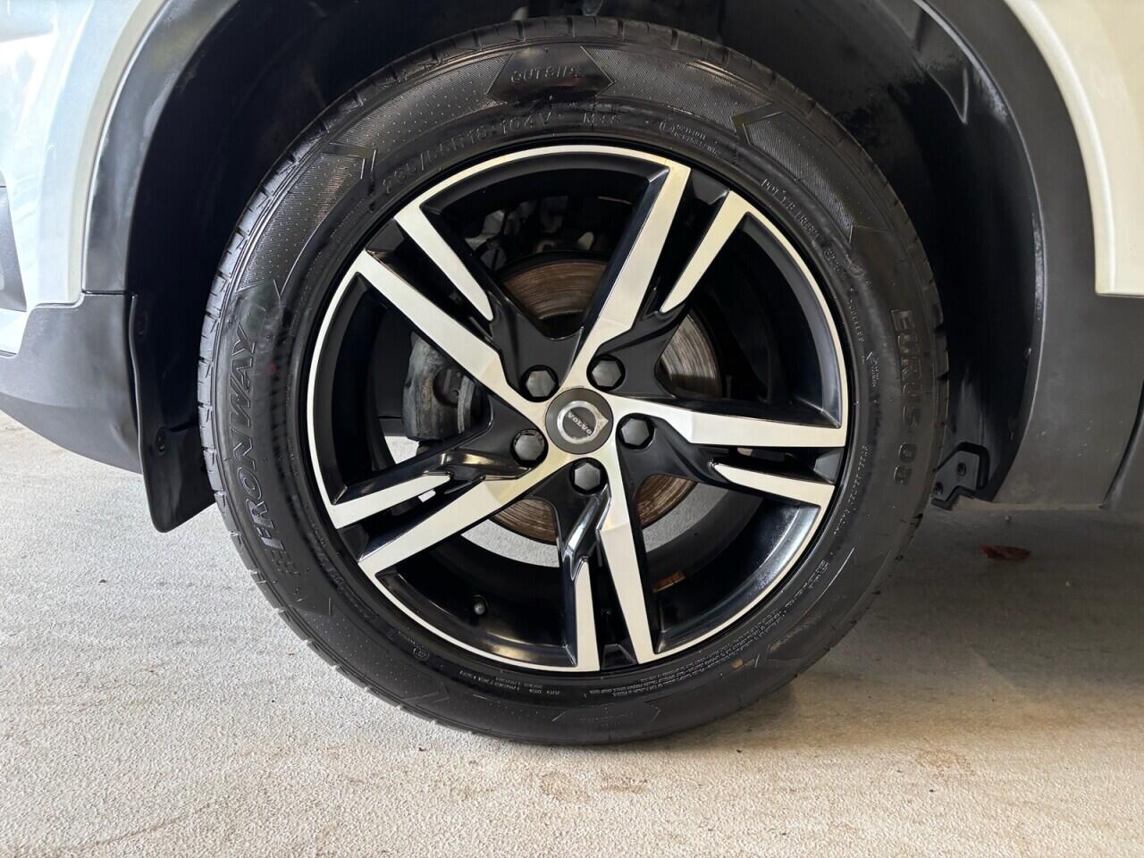 Volvo XC40 view 9