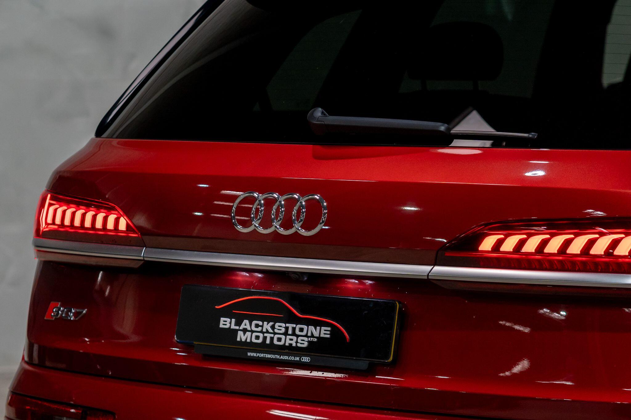 Audi SQ7 view 41