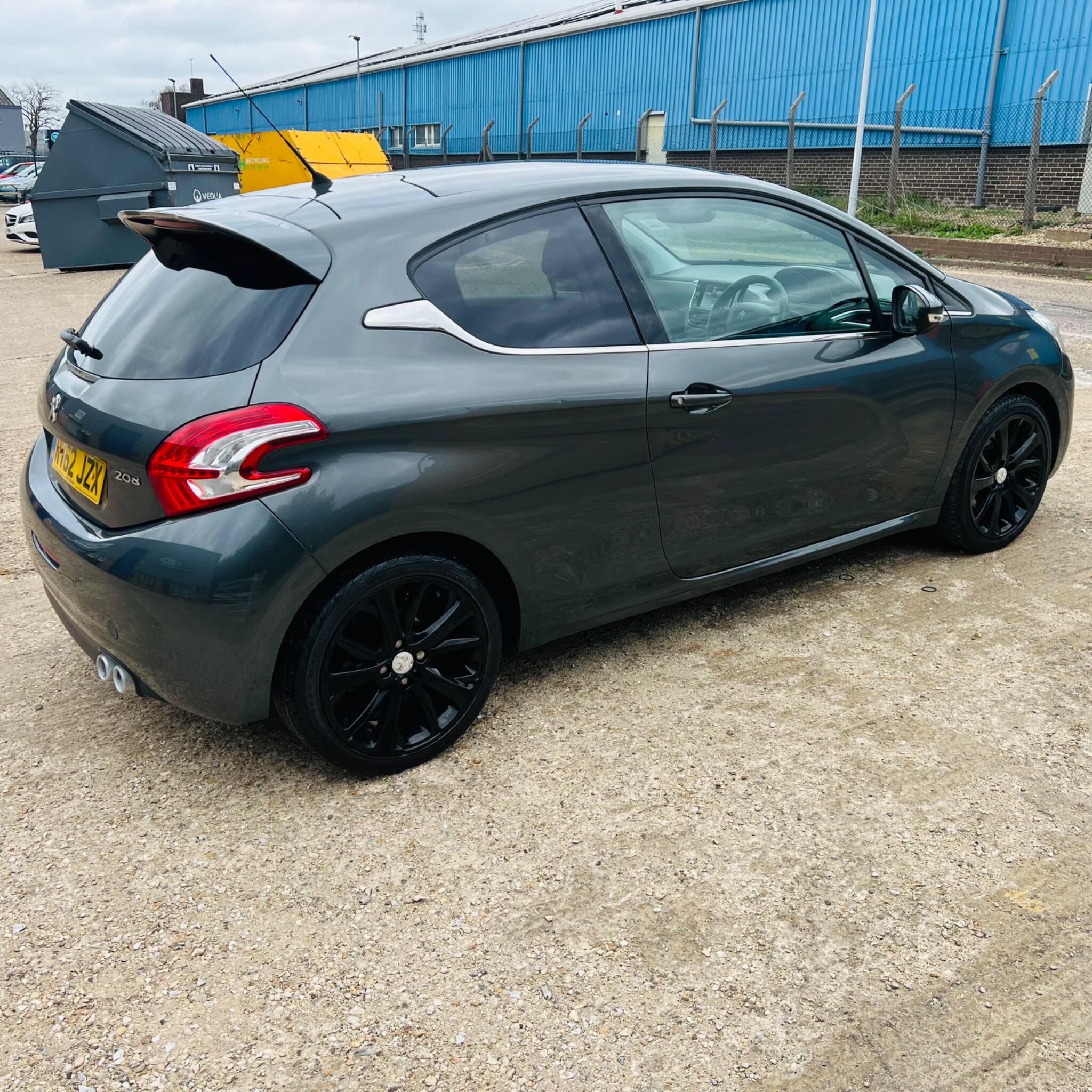 Peugeot 208 view 6
