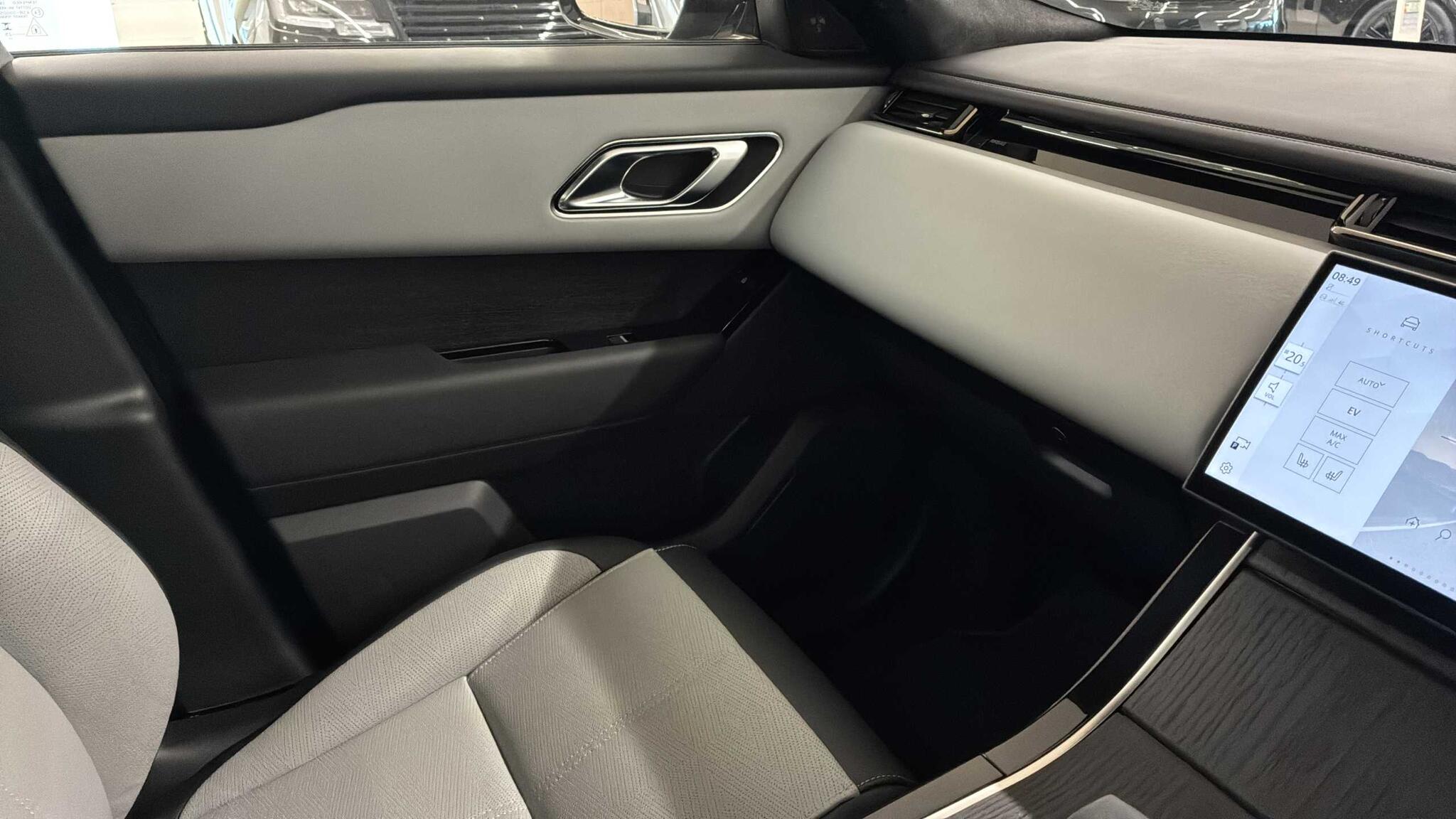 Land Rover Range Rover Velar view 25