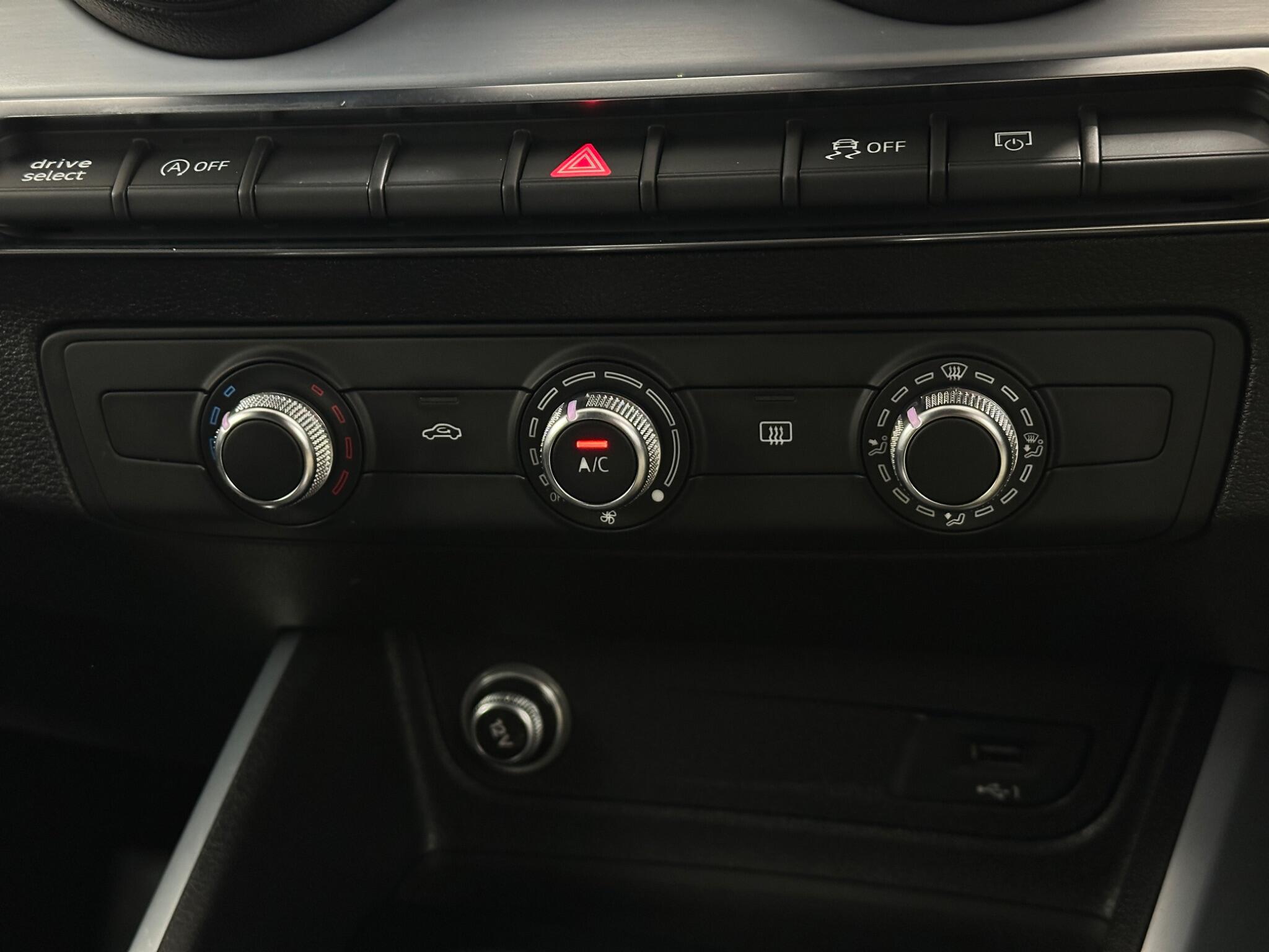 Audi Q2 view 22