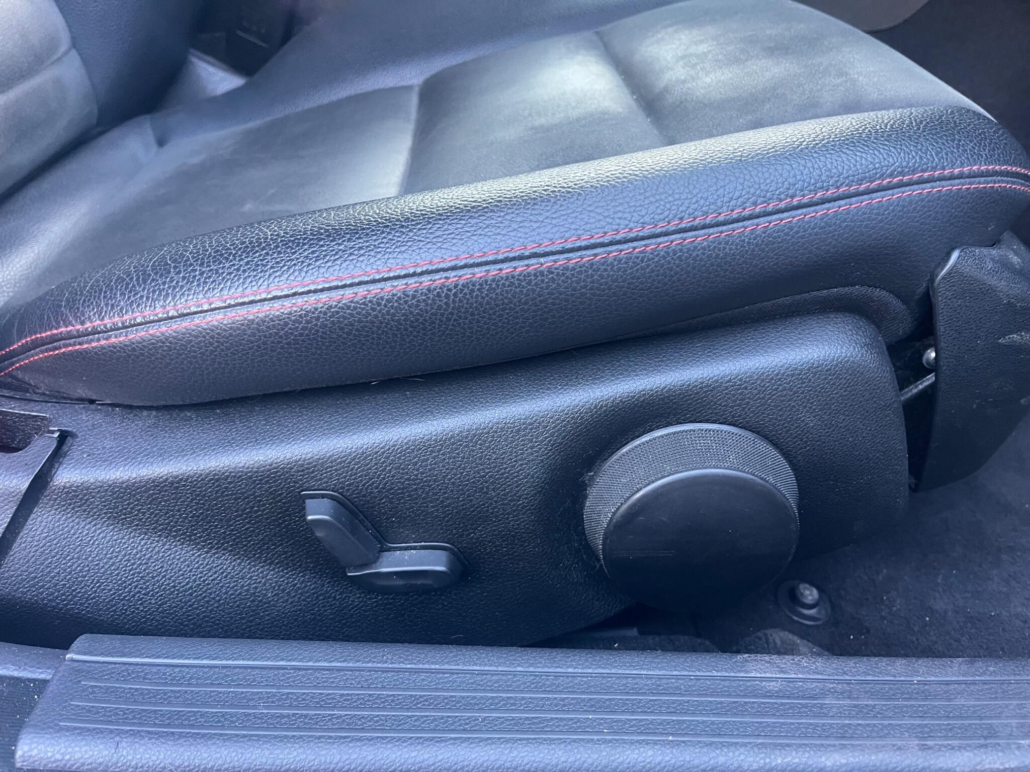 Mercedes-Benz C-Class view 23