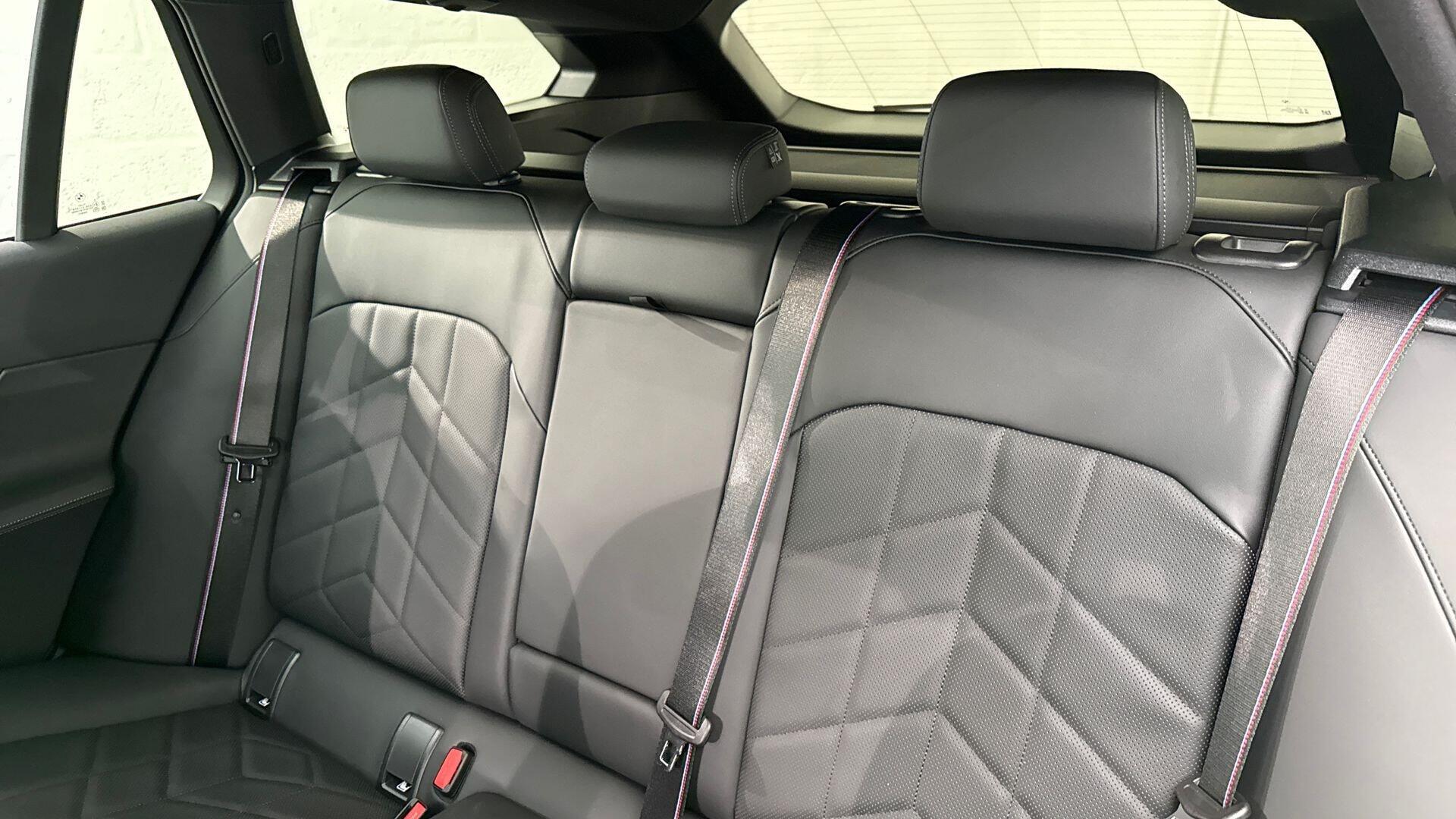 BMW 5 Series view 12