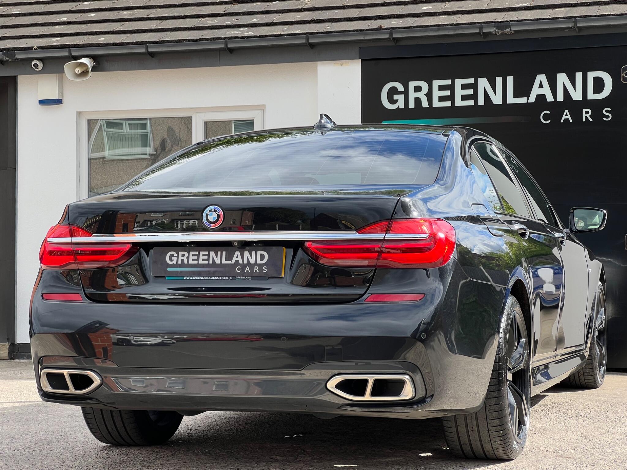 BMW 7 Series view 19