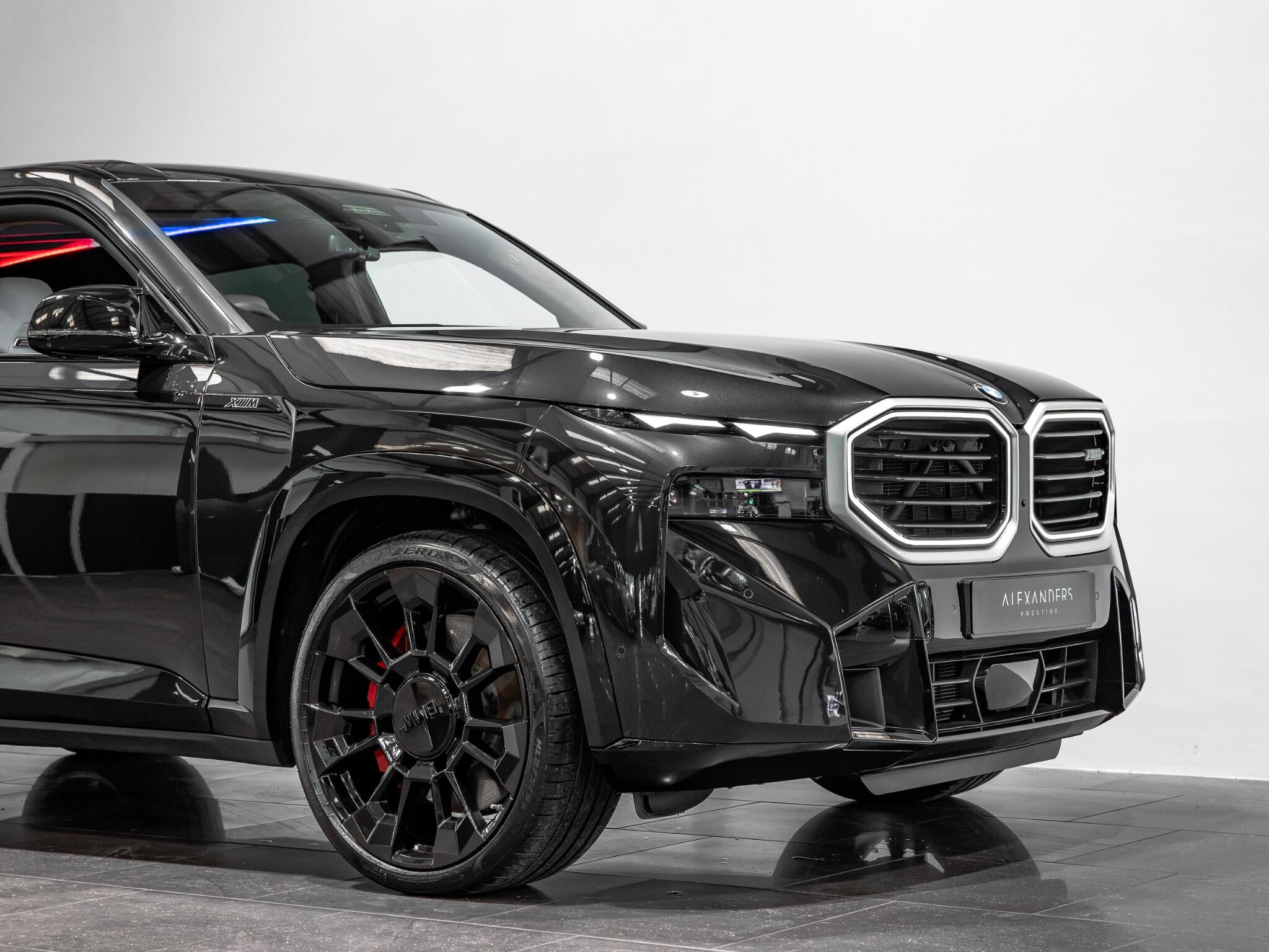 BMW XM view 11