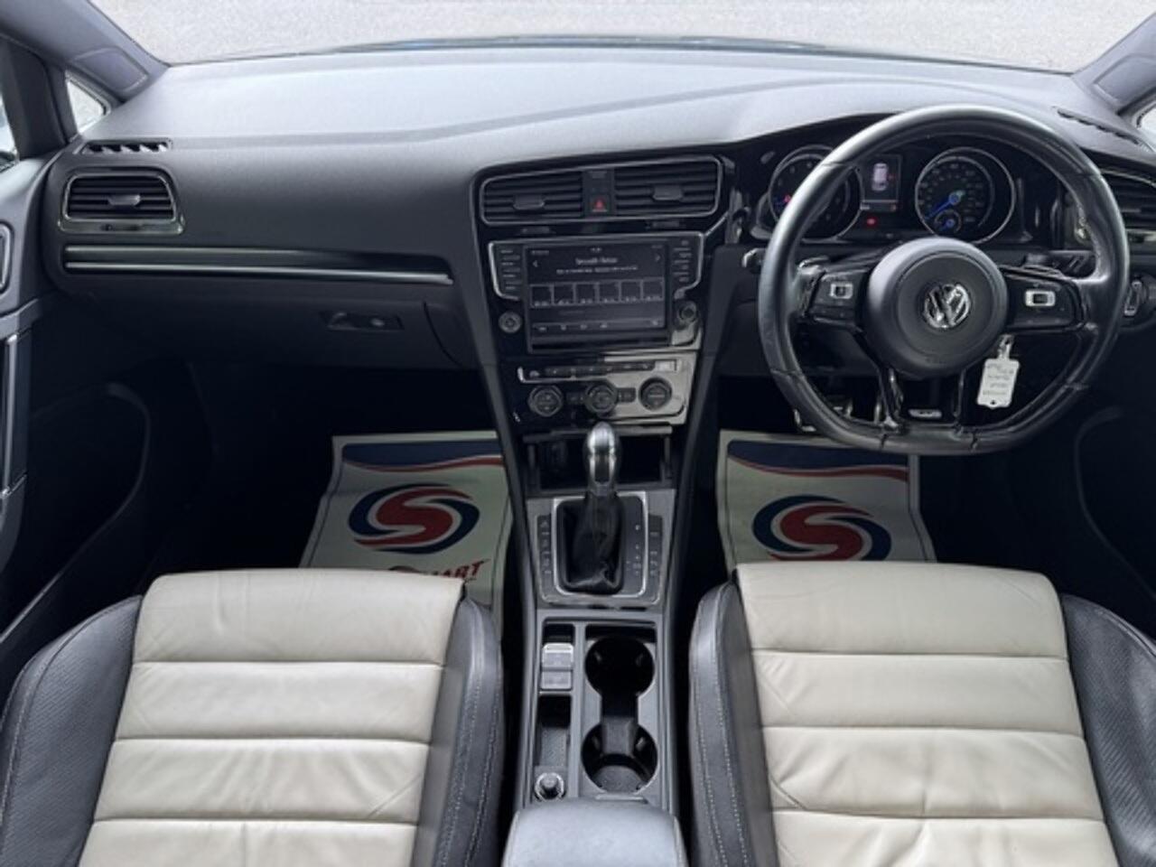 Volkswagen Golf view 11