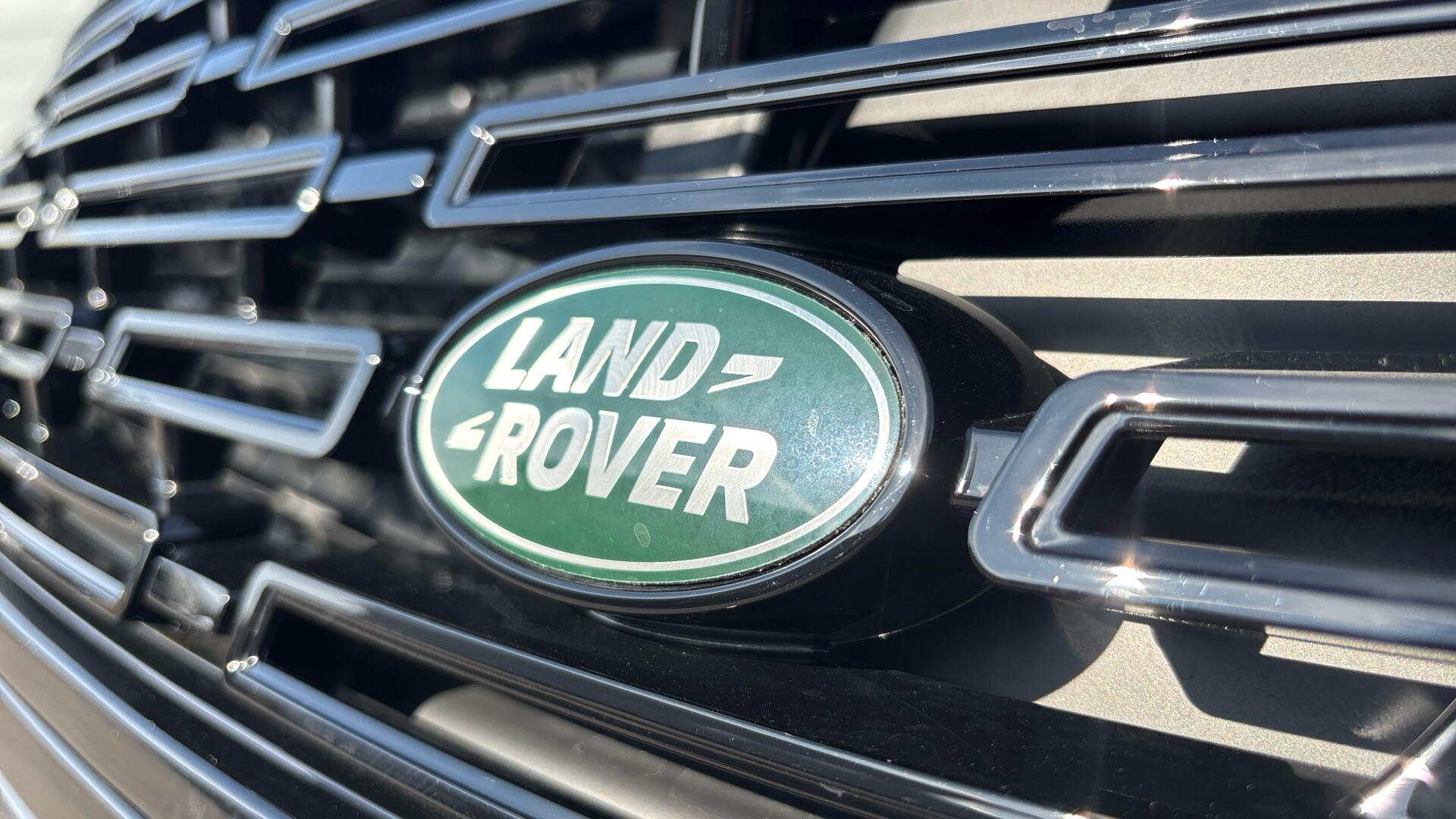 Land Rover Range Rover Velar view 35