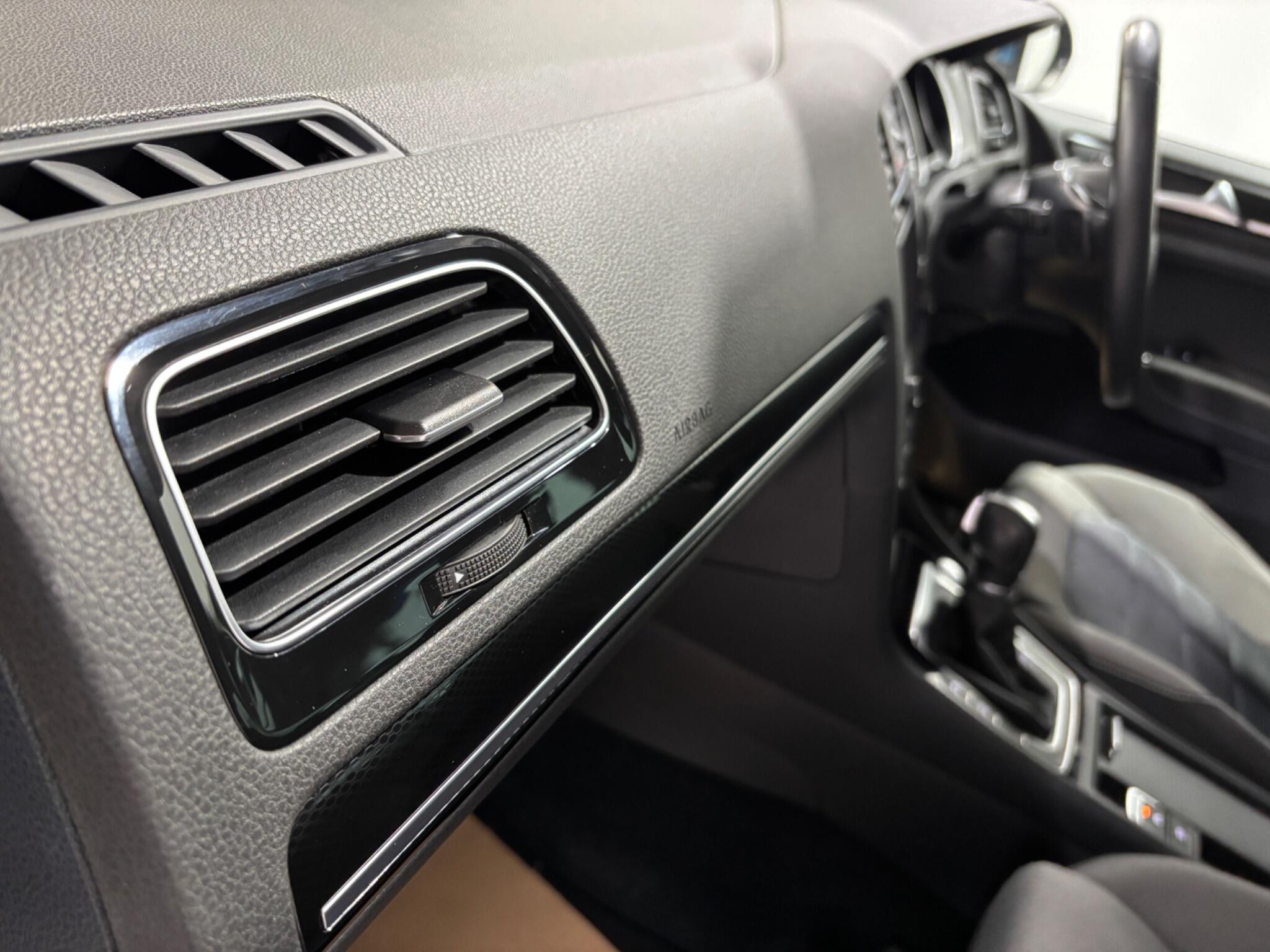 Volkswagen Golf view 17