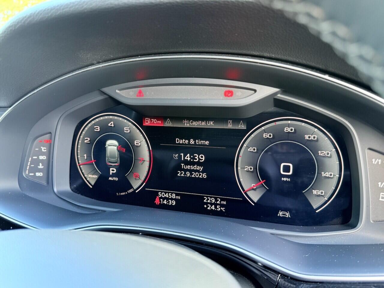 Audi Q8 view 17