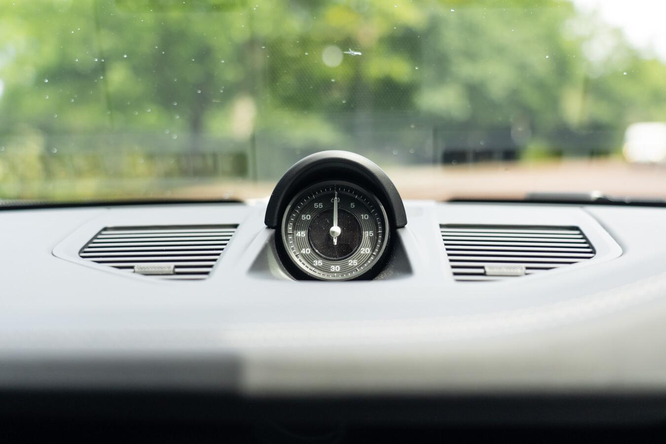 Porsche 911 view 30
