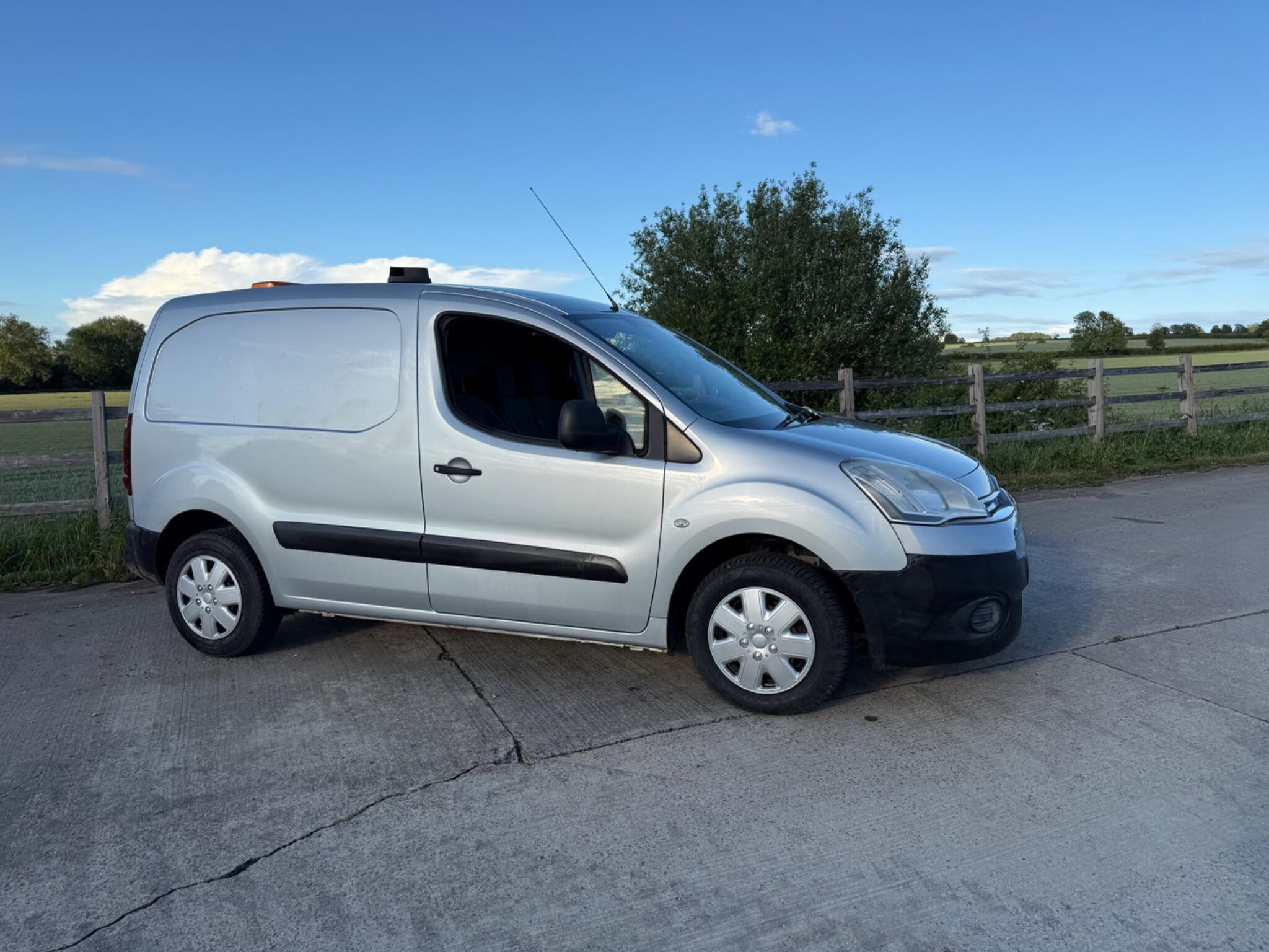 Citroen Berlingo 1.6 HDi 850 Enterprise L1 5dr — photo 27 of 92